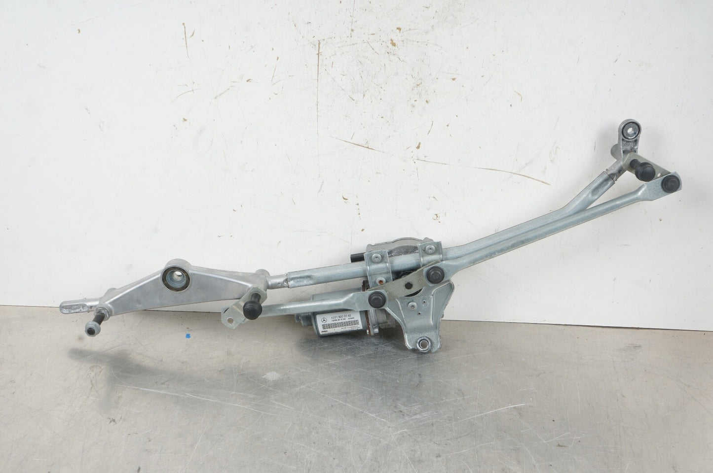 2013-2020 MERCEDES SL CLASS R231  FRONT WINDSHIELD WIPER LINKAGE W/ MOTOR OEM