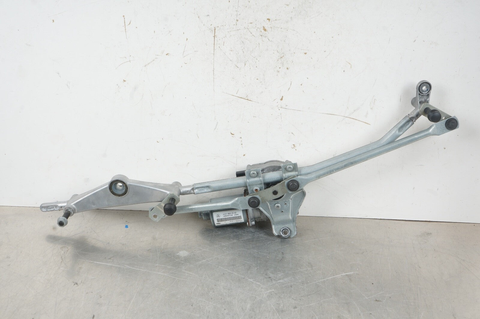 2013-2020 MERCEDES SL CLASS R231  FRONT WINDSHIELD WIPER LINKAGE W/ MOTOR OEM