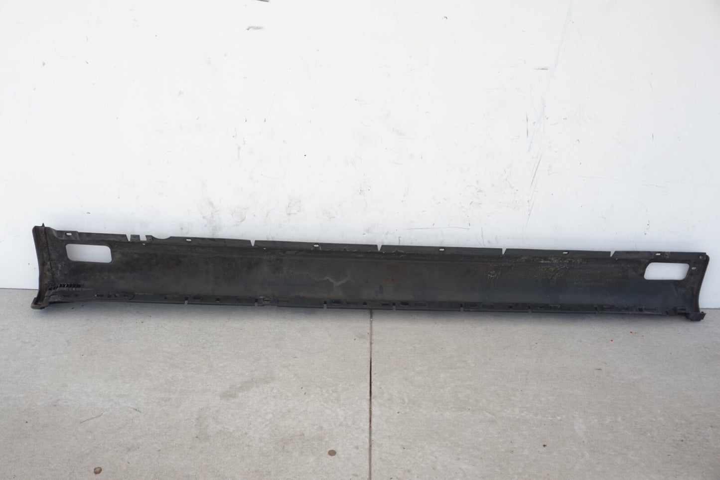 2011 - 2018 PORSCHE CAYENNE OEM RIGHT ROCKER PANEL MOULDING 7P5853554