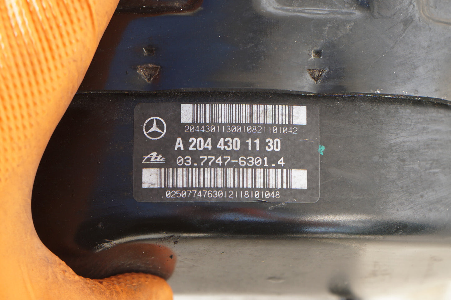2008 - 2011 MERCEDES C300 W204 POWER BRAKE BOOSTER A2044301130  OEM