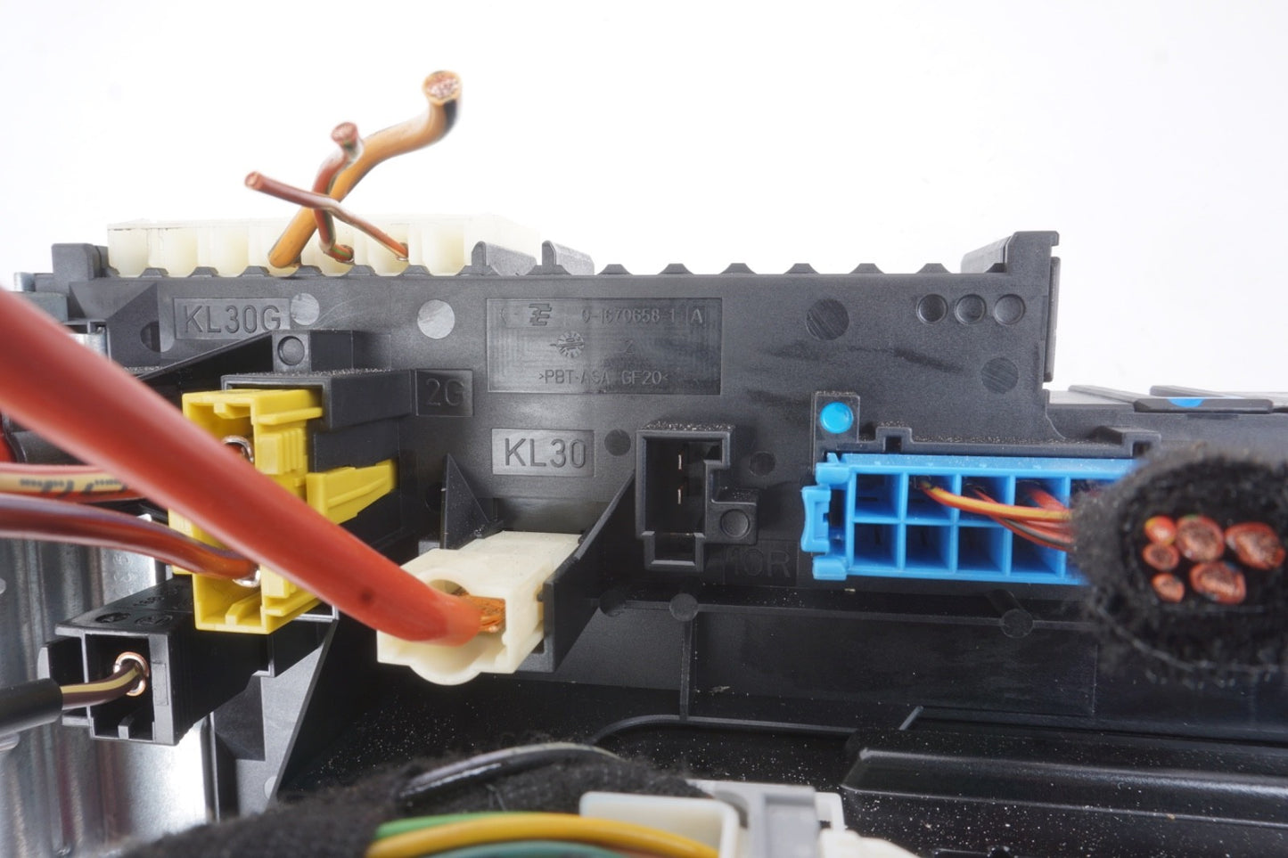 2011 - 2013 Mercedes E350 E550 Rear Fuse Box Relay Sam Unit Module OEM