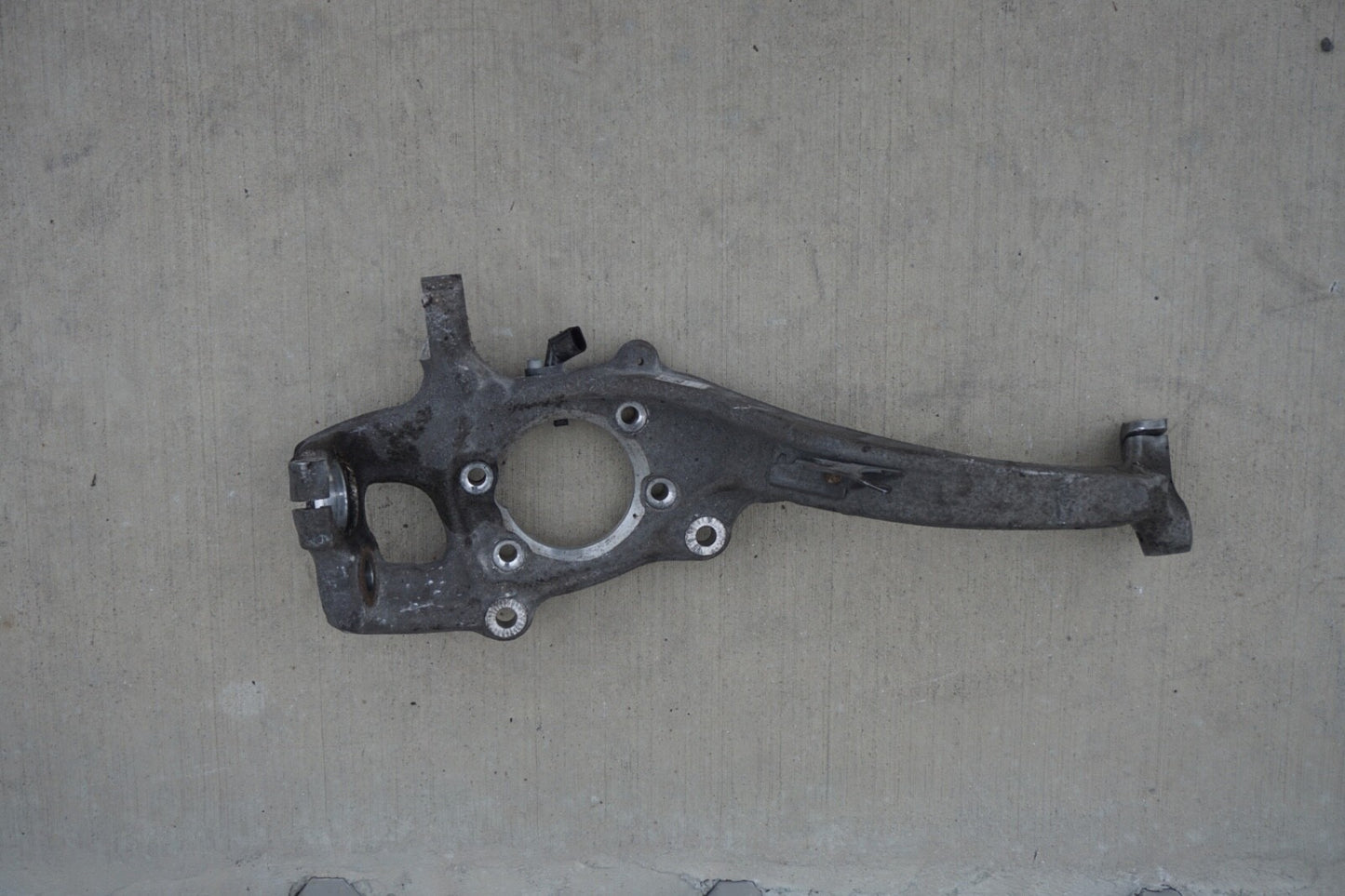 2012 - 2017 AUDI A7 FRONT RIGHT PASSENGER SPINDLE KNUCKLE WHEEL HUB OEM