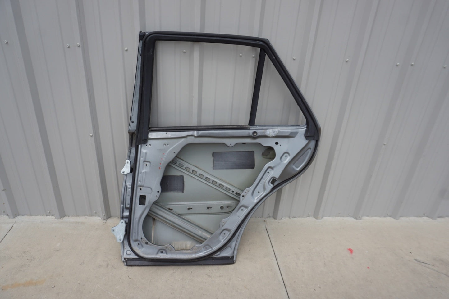 06 - 11 Mercedes W164 ML63 ML350 ML500 REAR RIGHT PASSENGER SIDE DOOR SHELL OEM