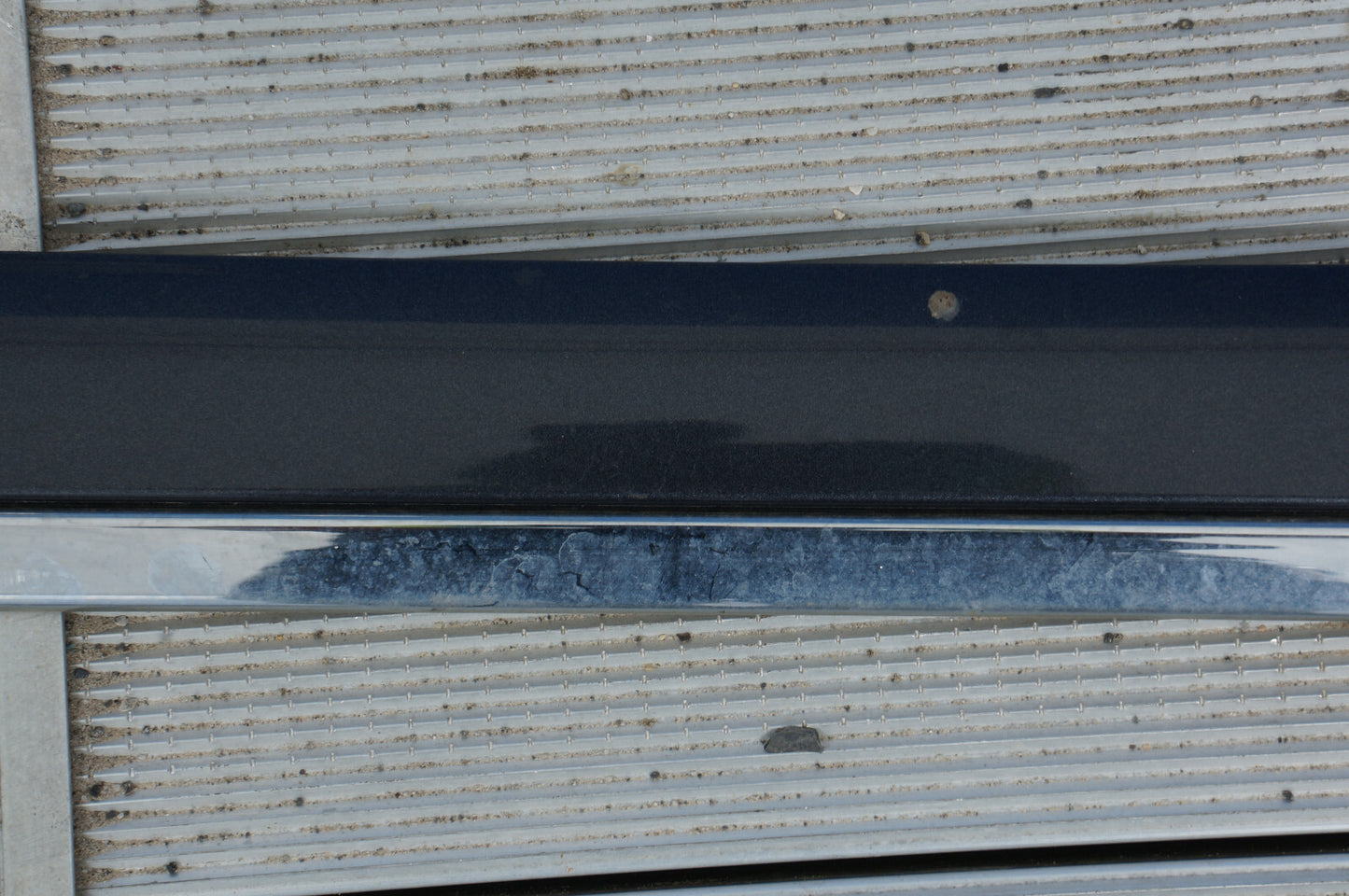 04-10 AUDI A8 A8L FRONT RIGHT PASSENGER SIDE DOOR MOLDING TRIM OEM