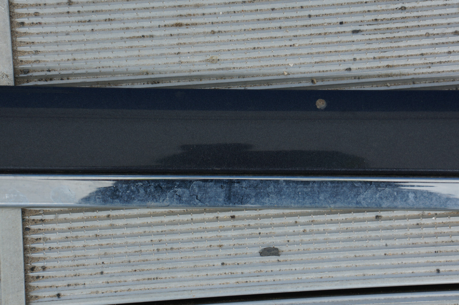 04-10 AUDI A8 A8L FRONT RIGHT PASSENGER SIDE DOOR MOLDING TRIM OEM