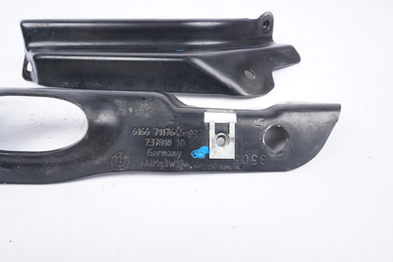 06-10 BMW 650I E64 FRONT LEFT WASH WASHER RESERVOIR LOWER BRACKET MOUNT OEM
