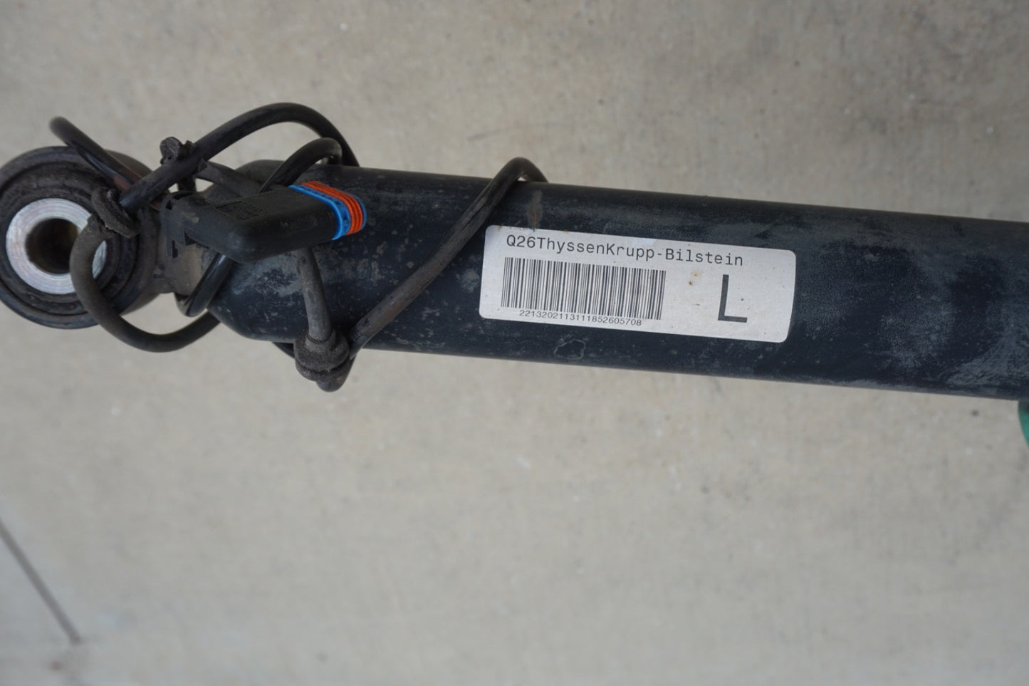 07-13 Mercedes W221 S550 CL550 Rear Left Air Suspension Shock Strut Airmatic OEM