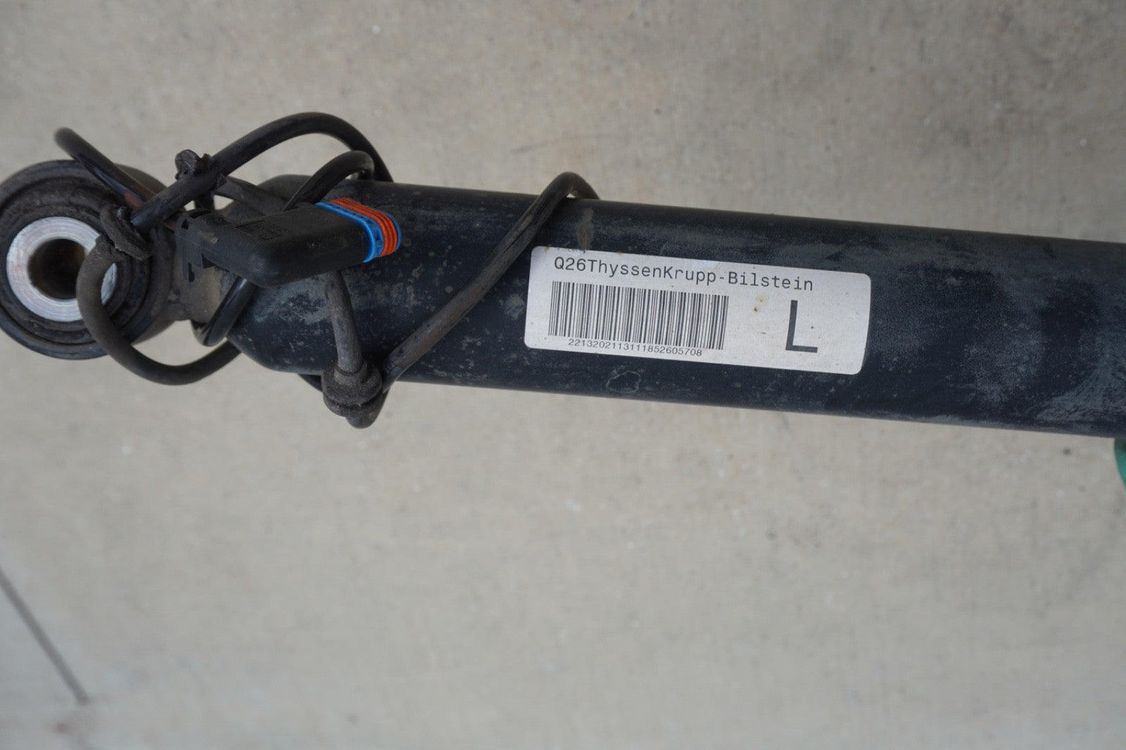 07-13 Mercedes W221 S550 CL550 Rear Left Air Suspension Shock Strut Airmatic OEM