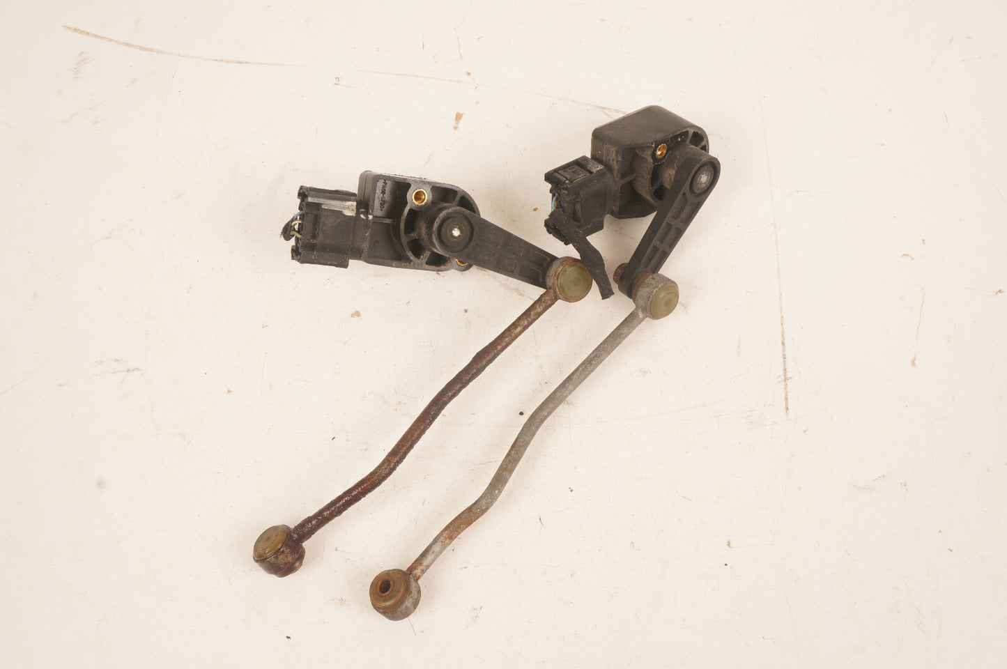 AUDI A8 A8L HEIGHT LEVEL SENSOR SET OF 2 4E0941286G / 4E0941285G OEM