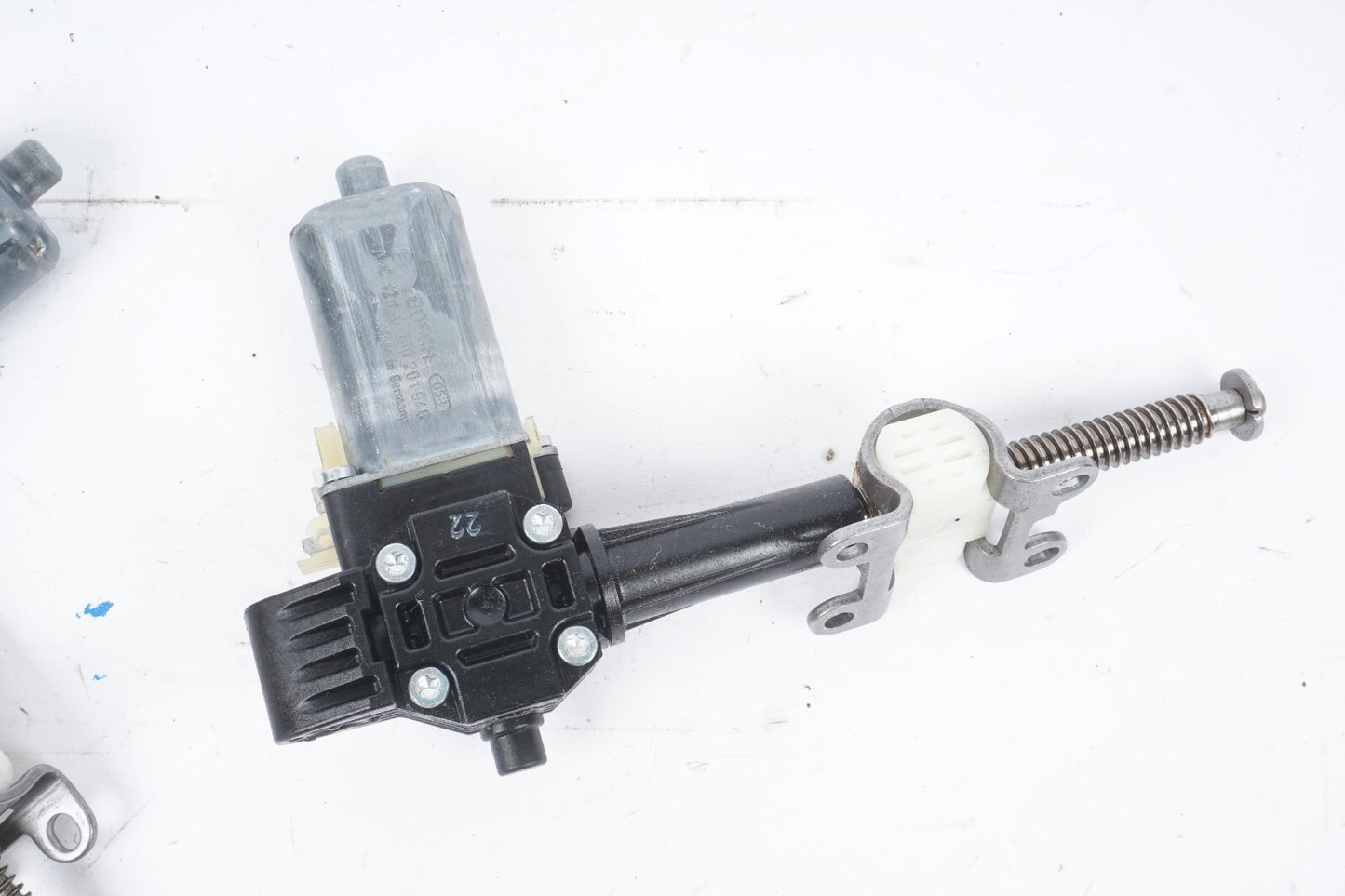 03-12 Mercedes R230 SL500 SL550 Front Seat Cushion Depth Motor Left & Right OEM