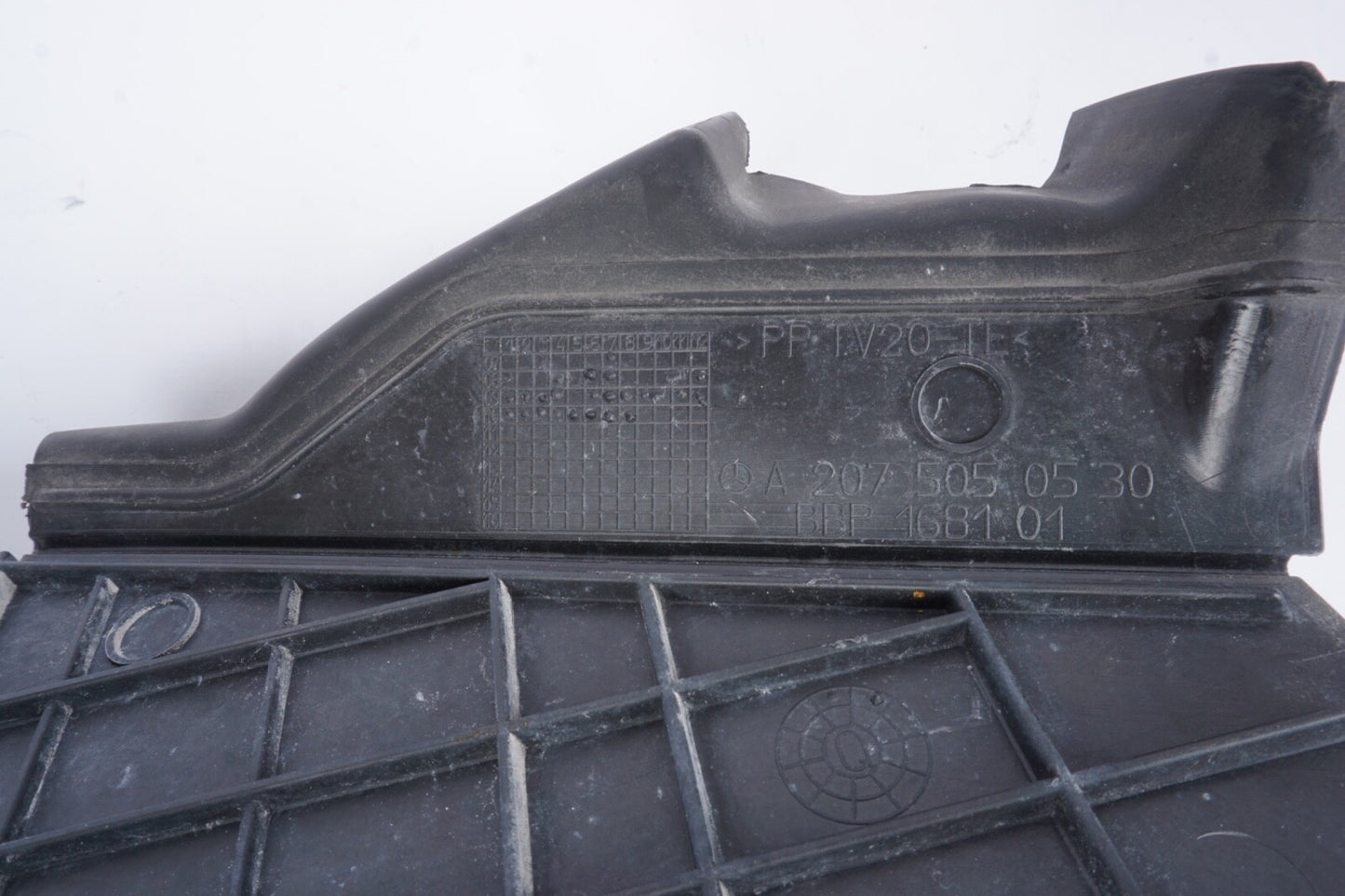 10-13 Mercedes E350 E550 W207 Air Guide Plate Baffle Trim A2075050530 OEM