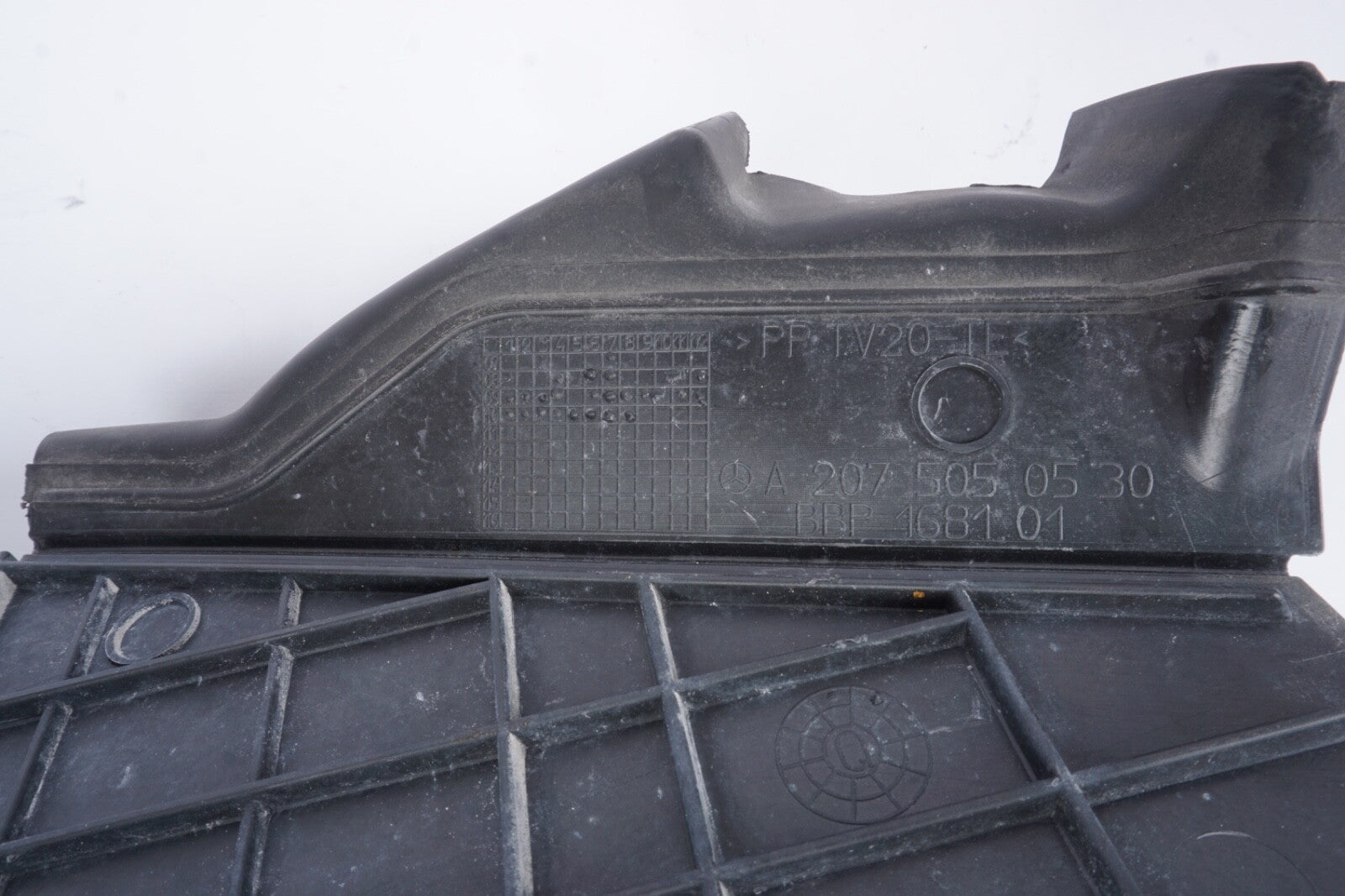 10-13 Mercedes E350 E550 W207 Air Guide Plate Baffle Trim A2075050530 OEM