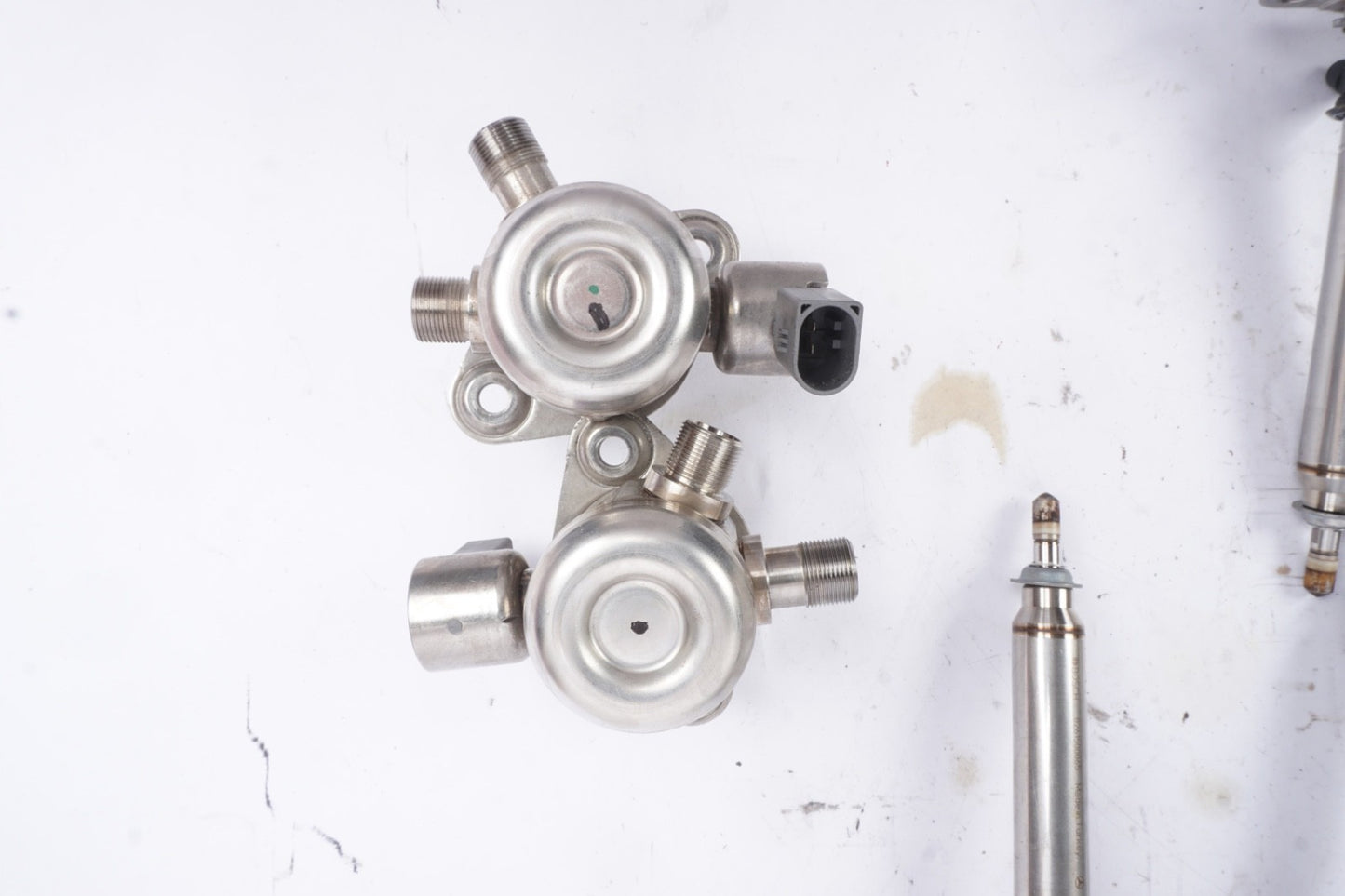 W218 MERCEDES 11-20 CL CLS GL GLS E ML S SL FUEL INJECTIOR RAIL & INJECTORS