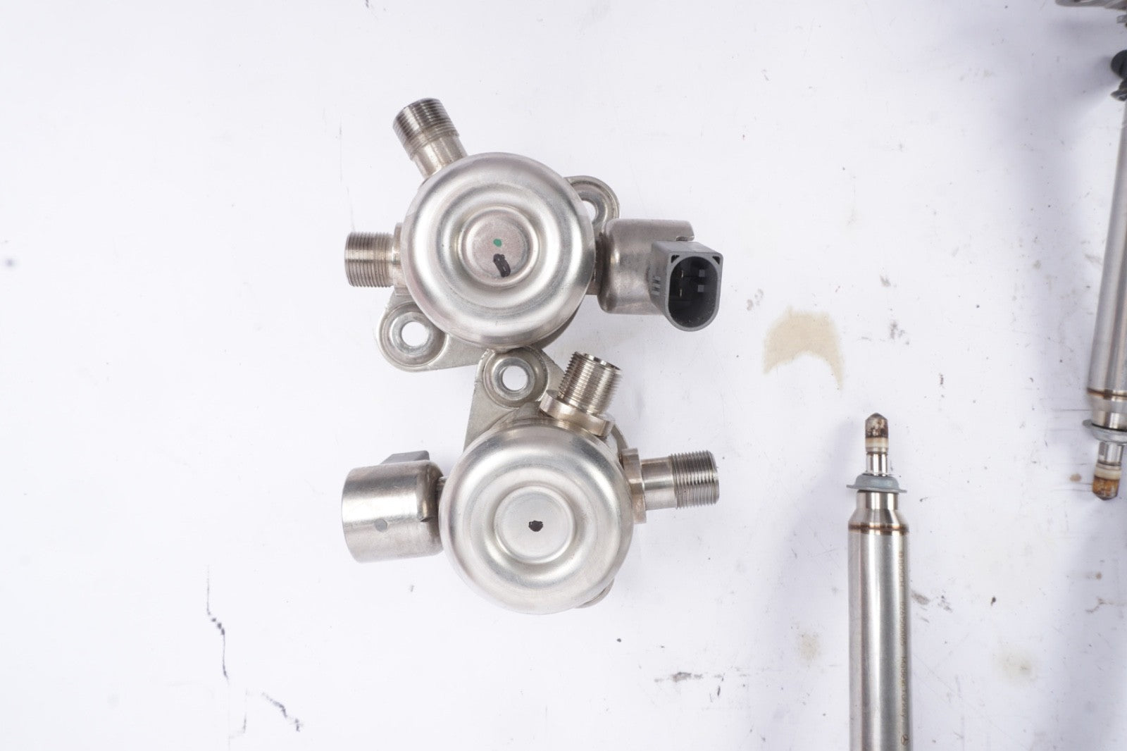 W218 MERCEDES 11-20 CL CLS GL GLS E ML S SL FUEL INJECTIOR RAIL & INJECTORS