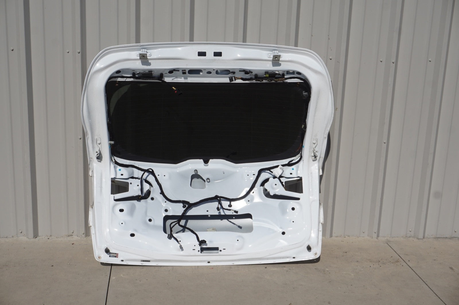 2018 - 2025 ALFA ROMEO STELVIO REAR LIFTGATE TAILGATE SHELL COVER OEM WHITE
