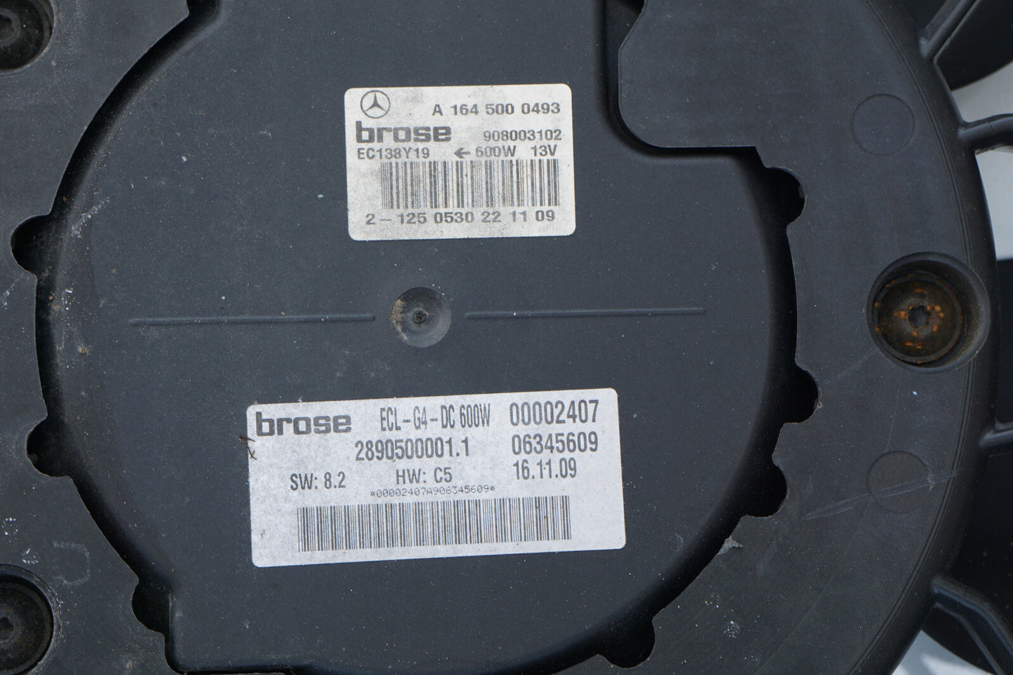 06-13 Mercedes W251 R350 ML350 COOLING FAN MOTOR SHROUD A1645000593 OEM