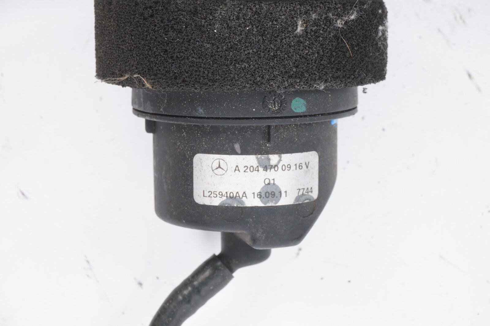 12-14 Mercedes W204 C300 Damping Container 2044700916  OEM