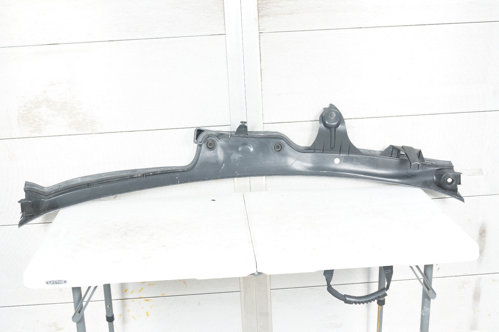 2007 - 2013 MERCEDES S550 W221 WINDSHIELD COWL PANEL WATER DRIP COVER OEM