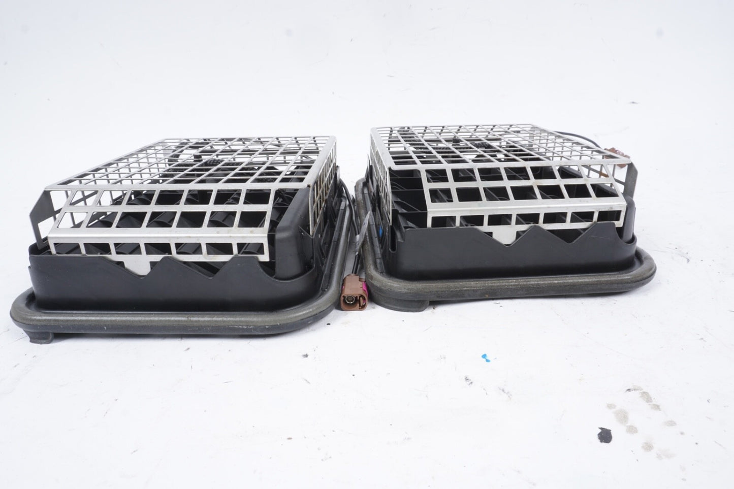 07-13  MERCEDES-BENZ W221 S400 S600 S550 REAR PHONE ANTENNAS OEM