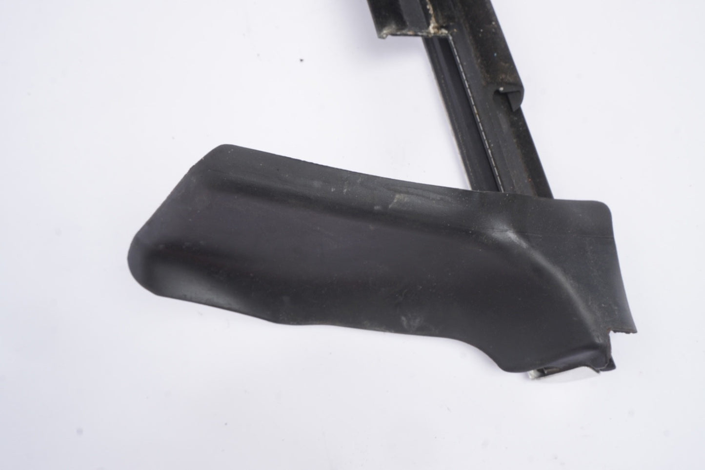 2011-2018 AUDI A8L QUATTRO FRONT PASSENGER SIDE DOOR WINDOW BELT MOLDING OEM