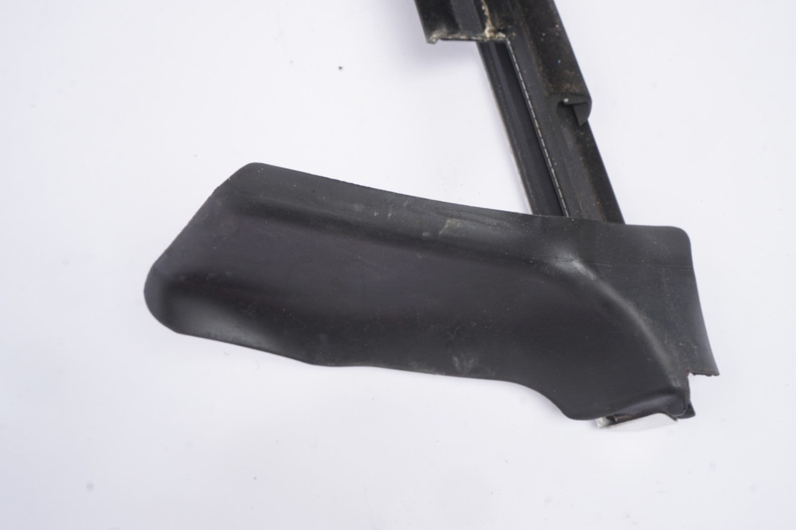 2011-2018 AUDI A8L QUATTRO FRONT PASSENGER SIDE DOOR WINDOW BELT MOLDING OEM
