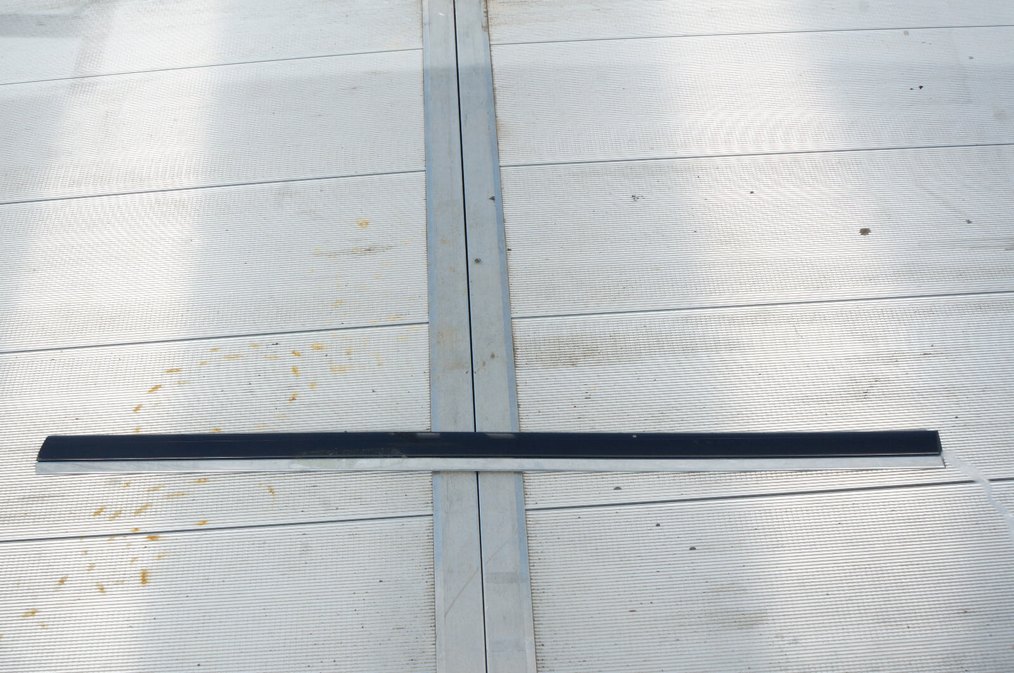 04-10 AUDI A8 A8L FRONT RIGHT PASSENGER SIDE DOOR MOLDING TRIM OEM