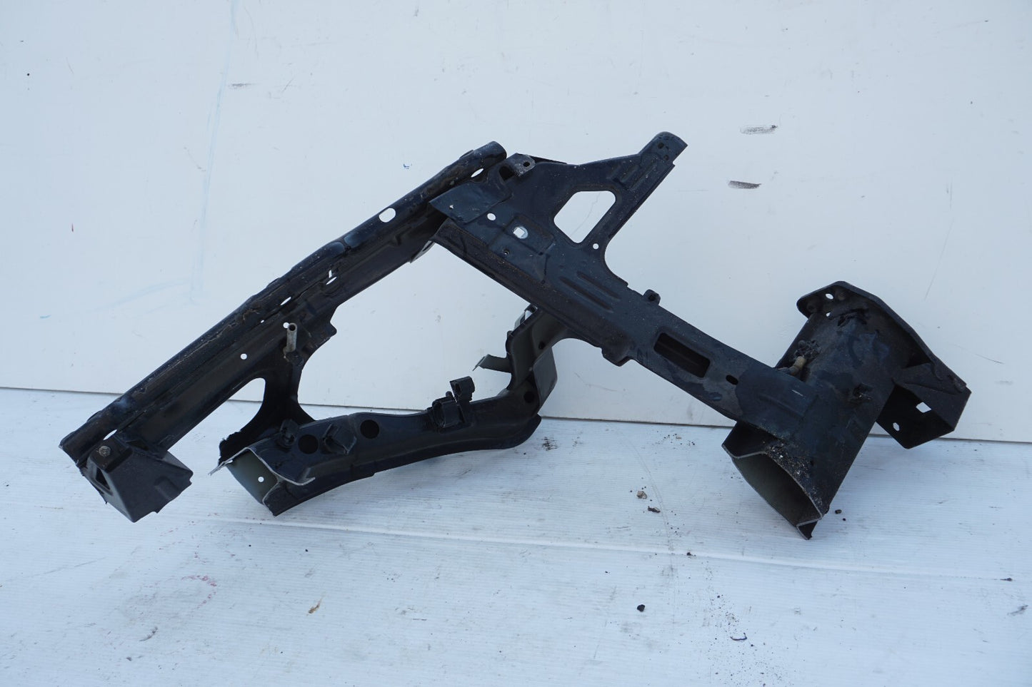 2011-2018 PORSCHE CAYENNE LEFT DRIVER FRONT APRON FRAME RAIL BODY CLIP CUT  OEM