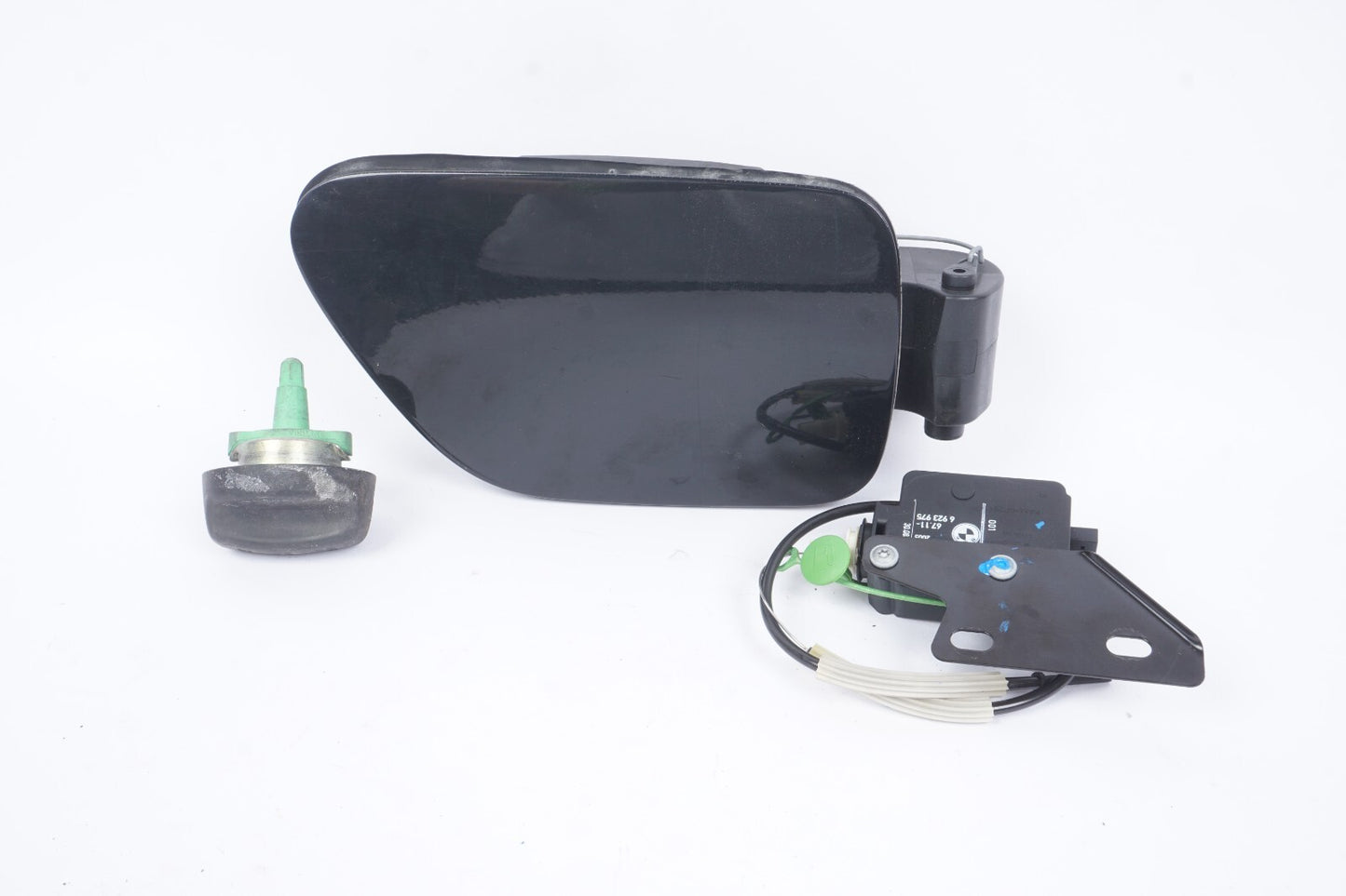 2004 - 2010  BMW 650i E63 E64 Fuel Tank Door & Cap w/ Actuator OEM