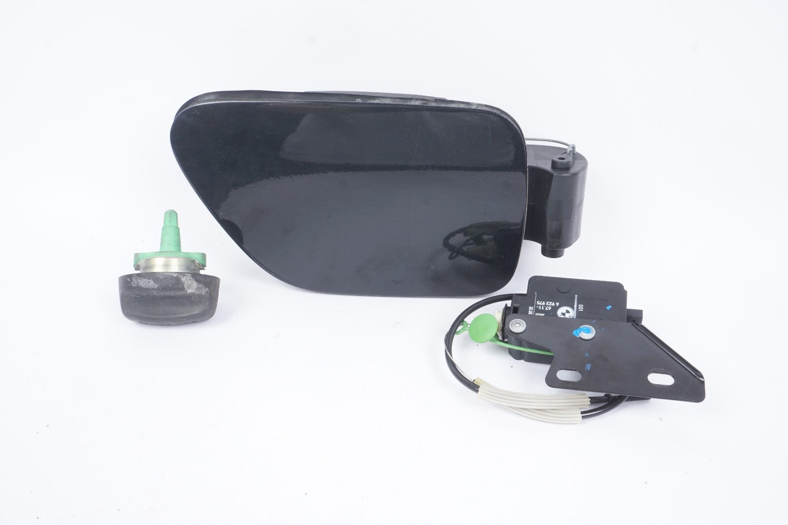 2004 - 2010  BMW 650i E63 E64 Fuel Tank Door & Cap w/ Actuator OEM