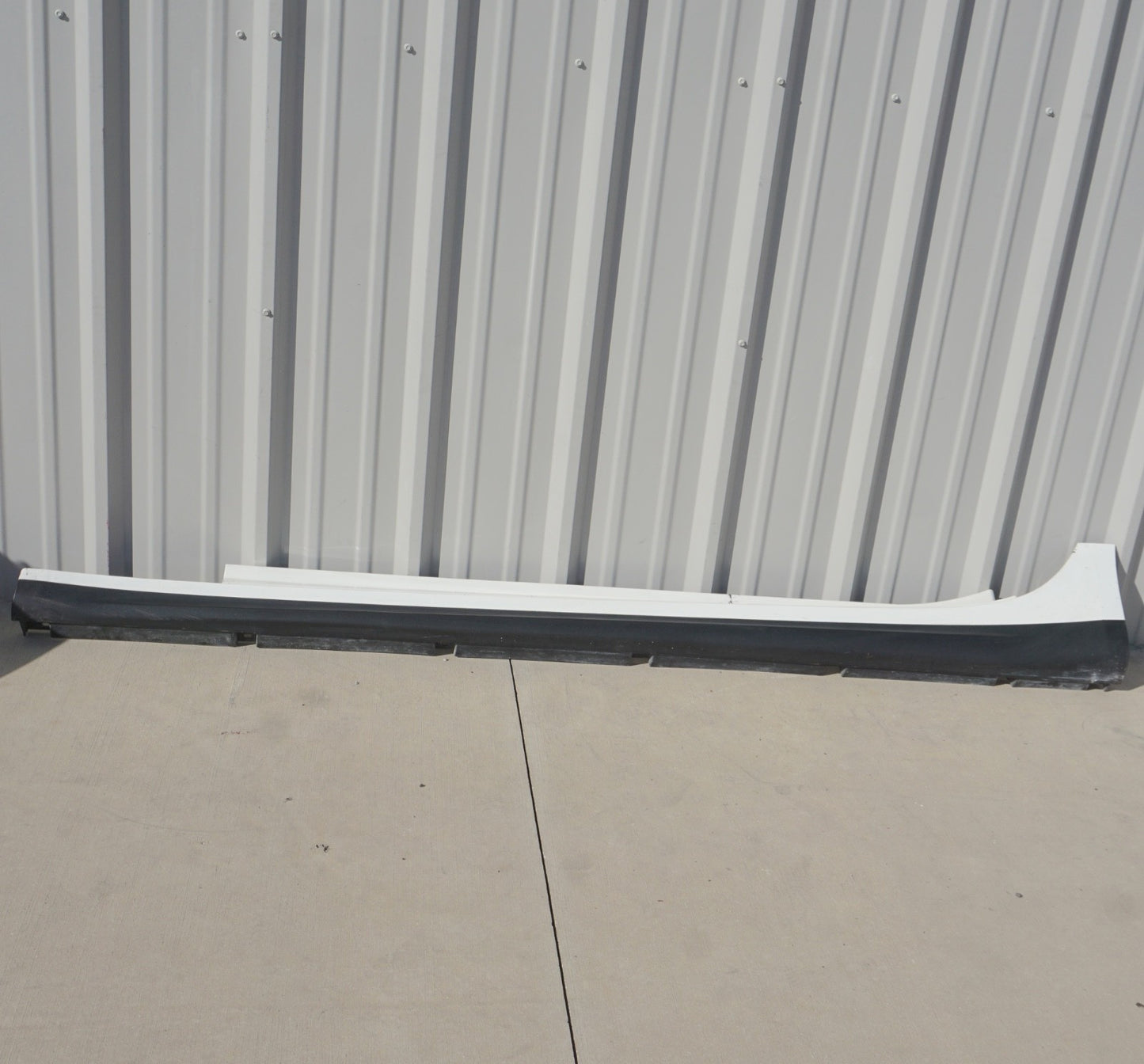 2014 - 2019 Maserati Ghibli Left Side Rocker Skirt Molding Trim Panel White OEM