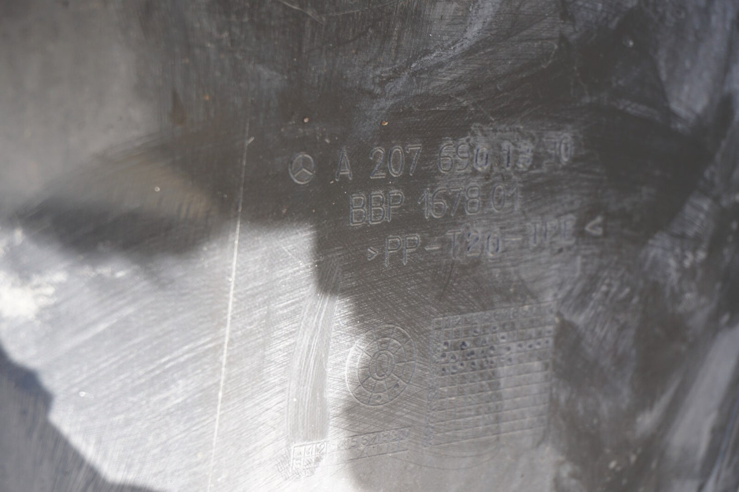 10-15 Mercedes W207 E350 Coupe Front Left Driver Fender Liner Splash OEM
