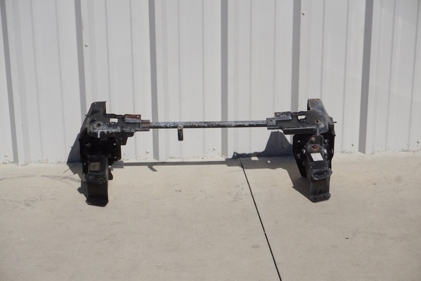 2003 - 2012 Mercedes R230 SL500 Front Lower Radiator Support Bar Frame Bracket