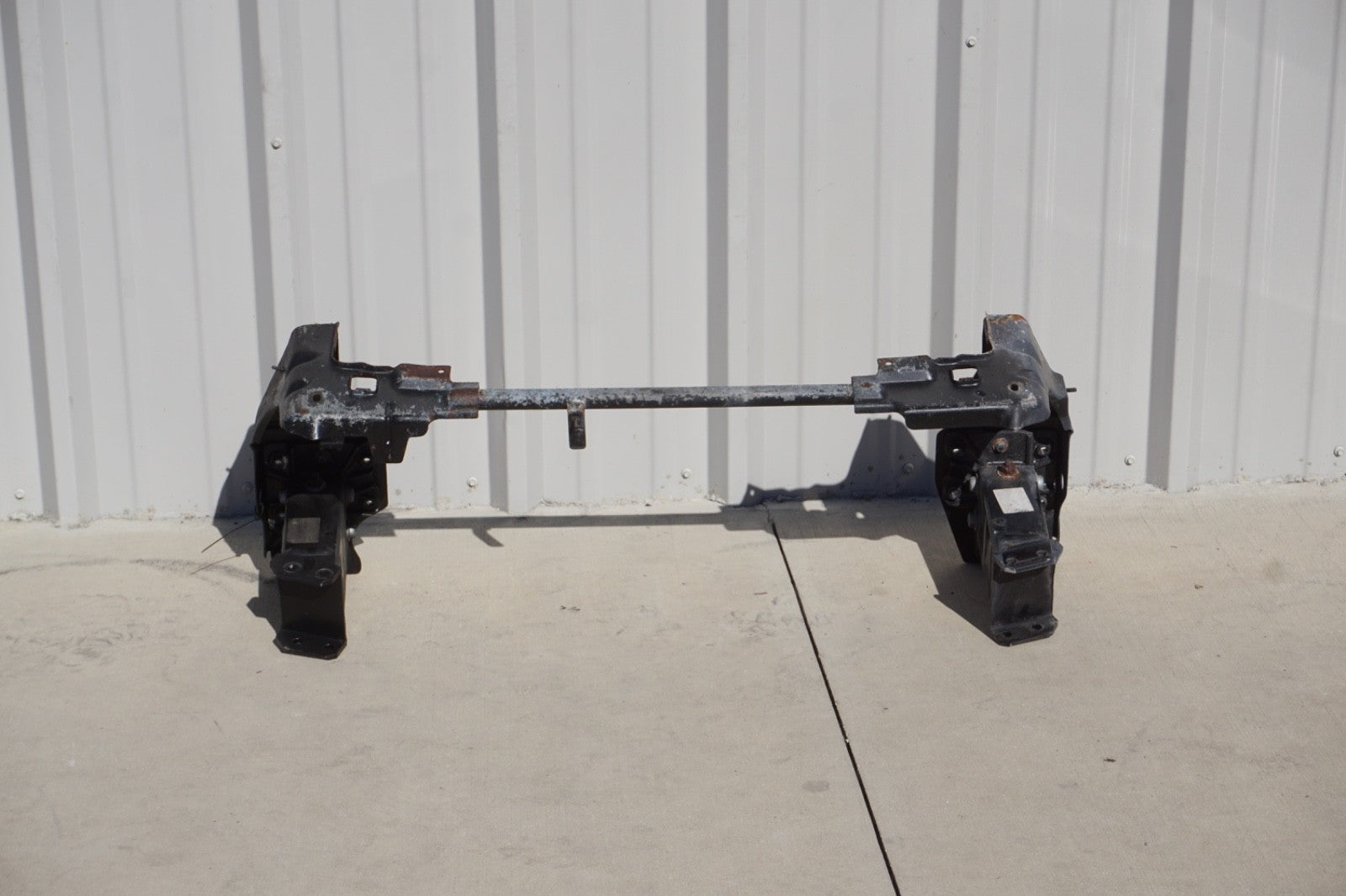 2003 - 2012 Mercedes R230 SL500 Front Lower Radiator Support Bar Frame Bracket