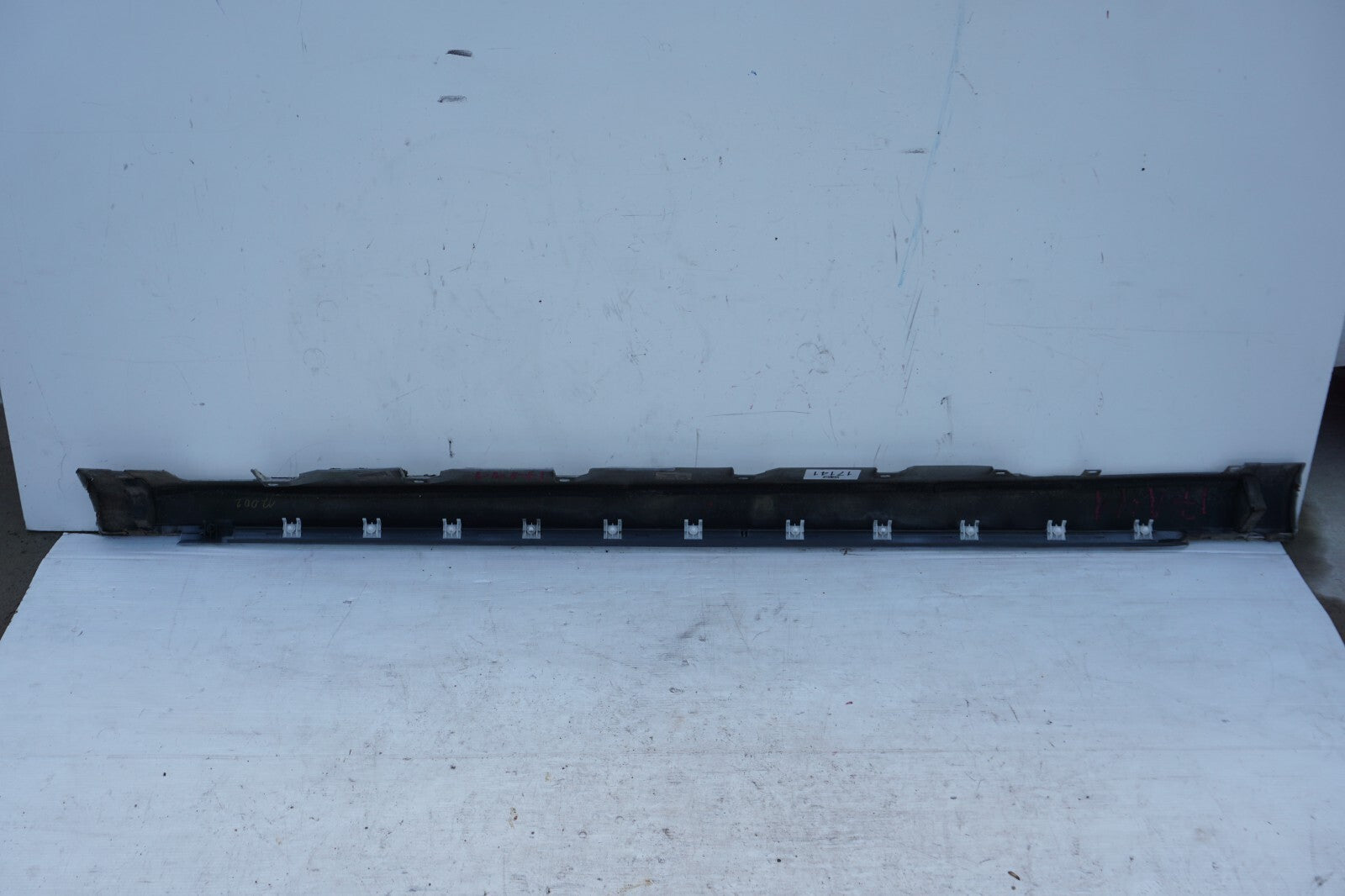 2011 - 2014 AUDI A8L LEFT DRIVER SIDE ROCKER PANEL SKIRT MOLDING OEM