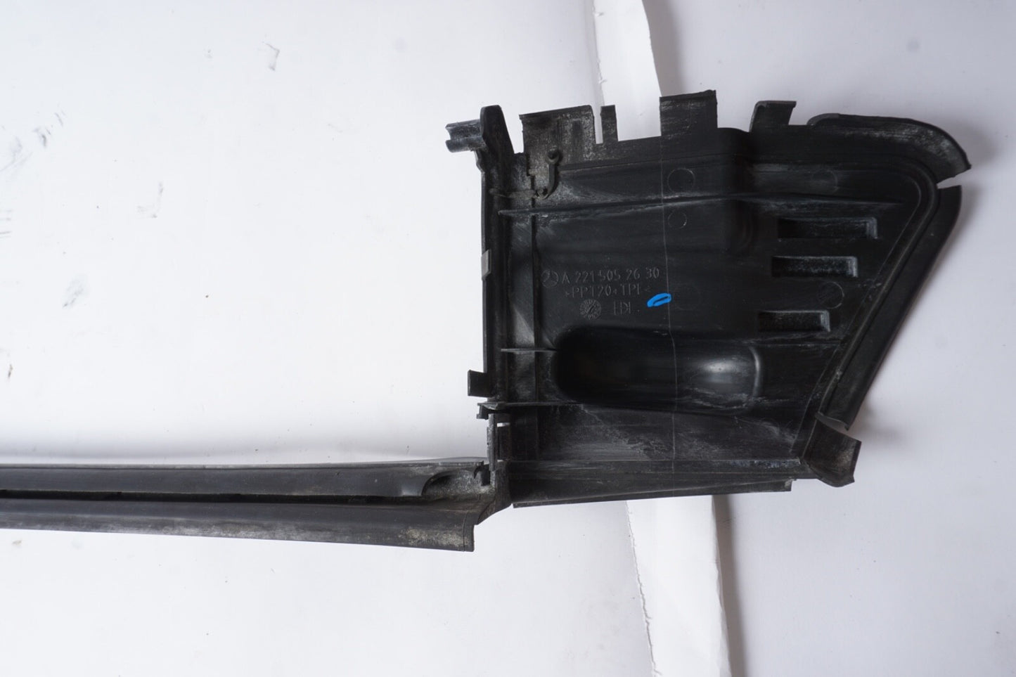 2010 - 2013 MERCEDES-BENZ S W221 LOWER AIR DUCT BAFFLE A2215052630 OEM