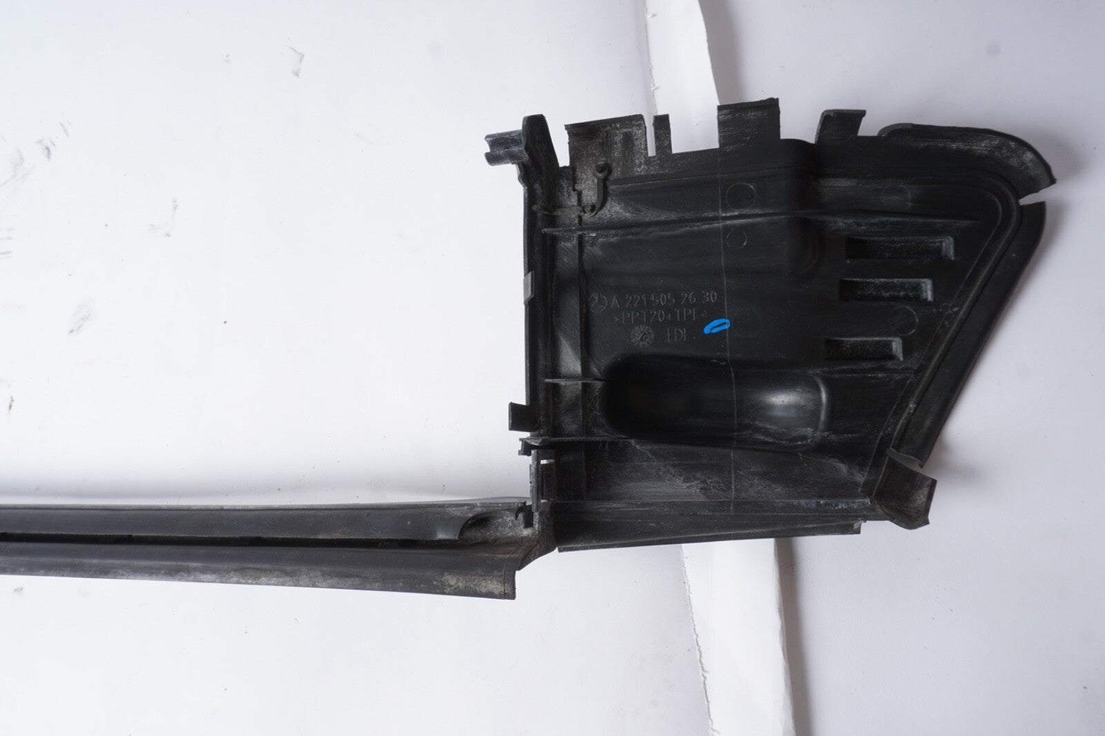 2010 - 2013 MERCEDES-BENZ S W221 LOWER AIR DUCT BAFFLE A2215052630 OEM