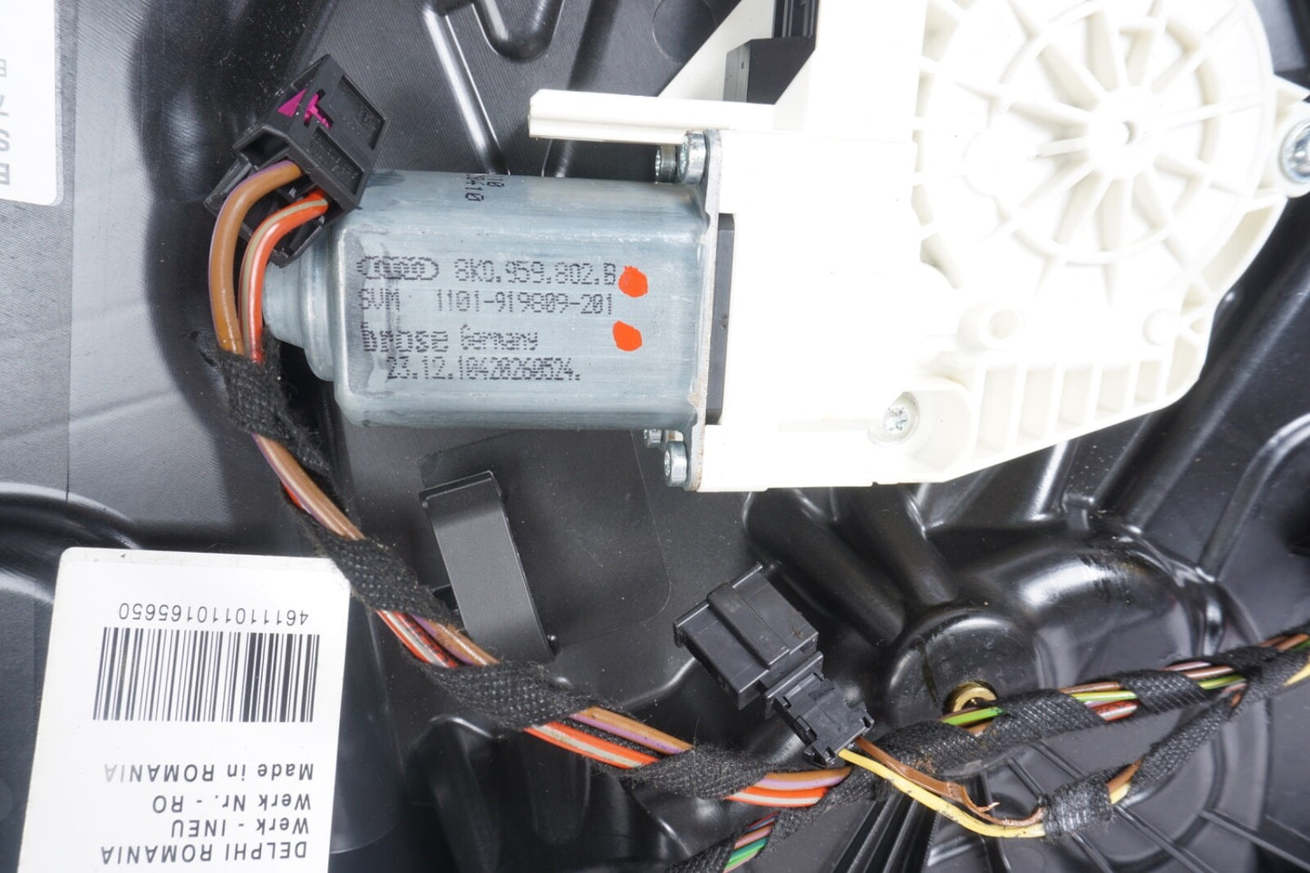 2011 - 2018 PORSCHE CAYENNE FRONT RIGHT DOOR WINDOW REGULATOR & CARRIER OEM
