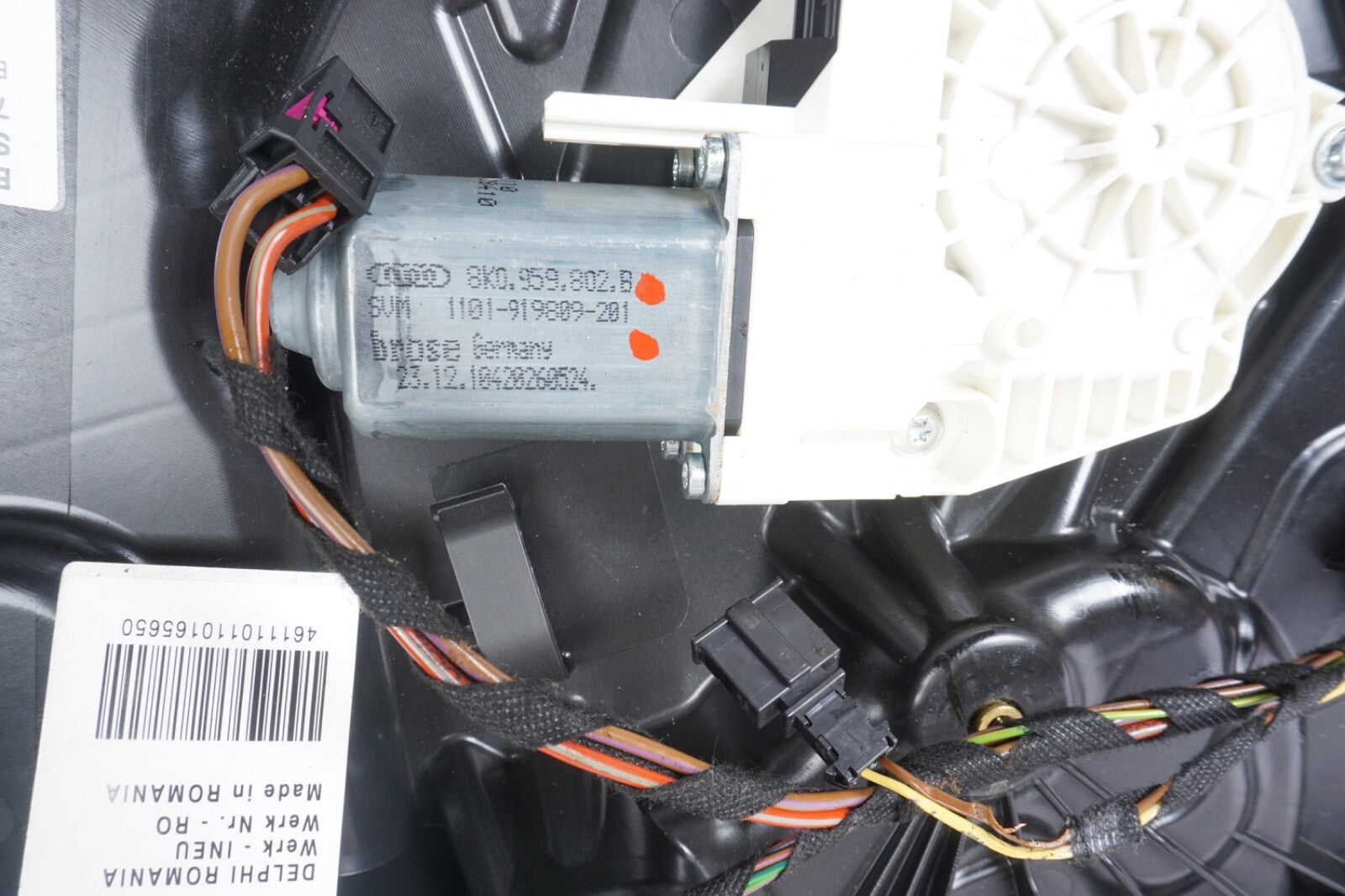 2011 - 2018 PORSCHE CAYENNE FRONT RIGHT DOOR WINDOW REGULATOR & CARRIER OEM