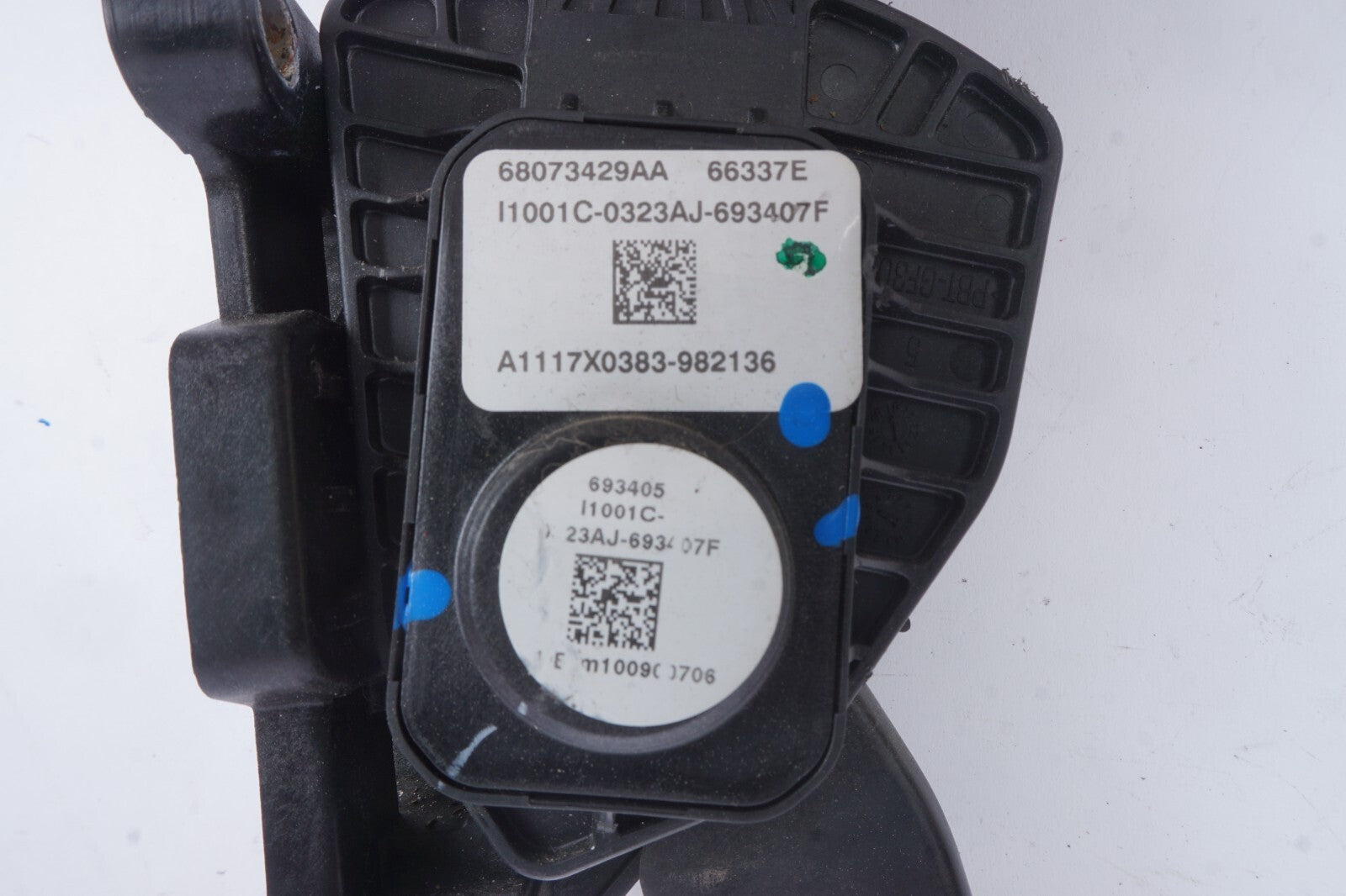 2012 - 2019 Fiat 500 Gas Pedal Accelerator 68073429AA OEM