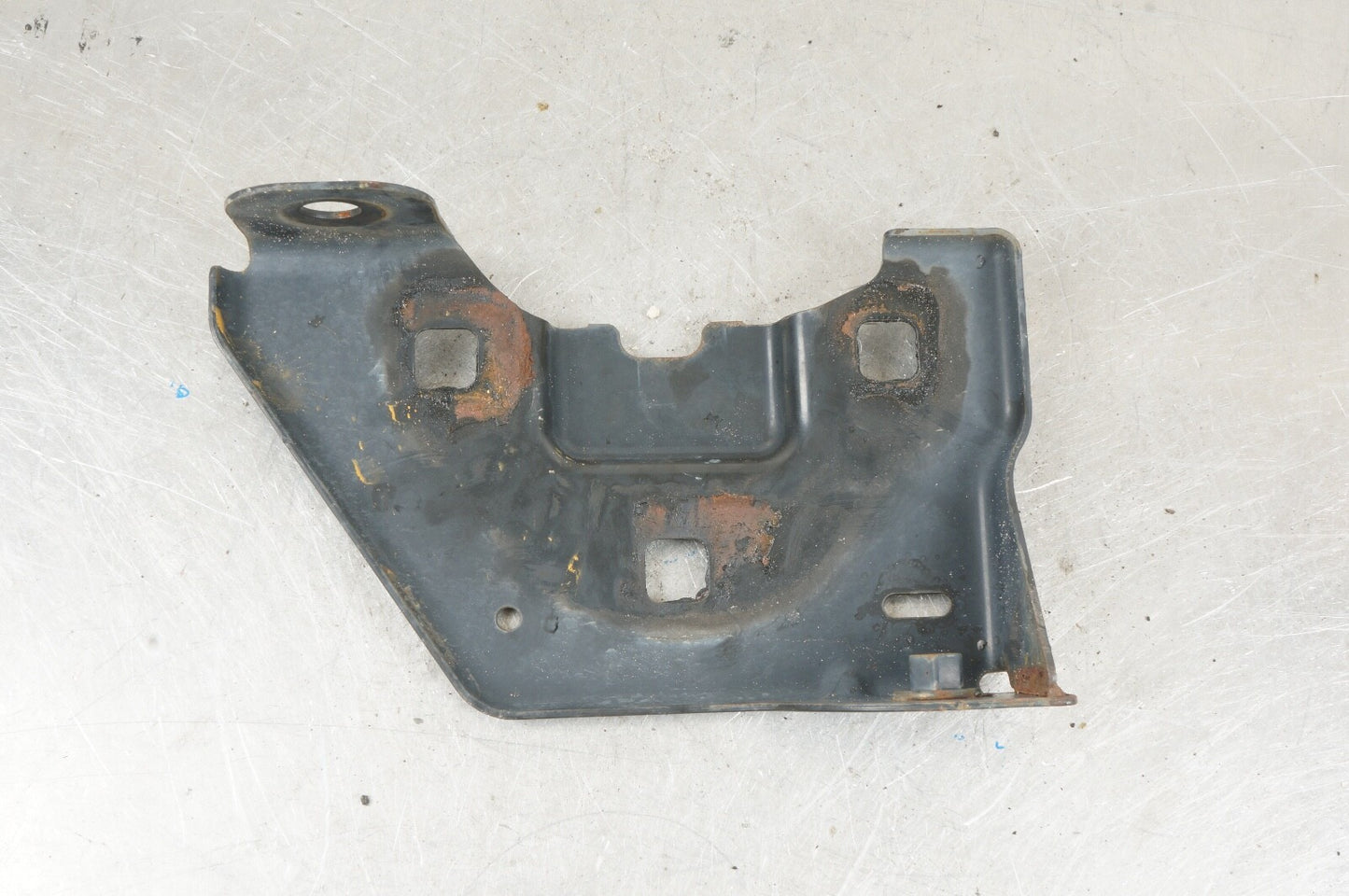 14 15 GMC SIERRA LEFT FRONT BUMPER IMPACT BAR BRACKET OEM 22757263