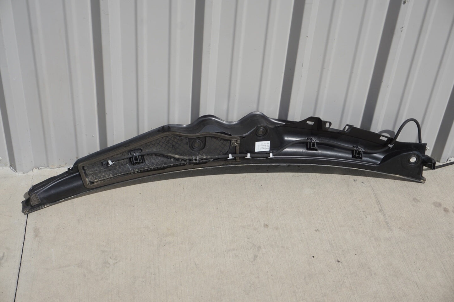 10-16 MERCEDES E350 E550  OEM C207 COUPE WINDSHIELD WIPER COWL PANEL 2078300713