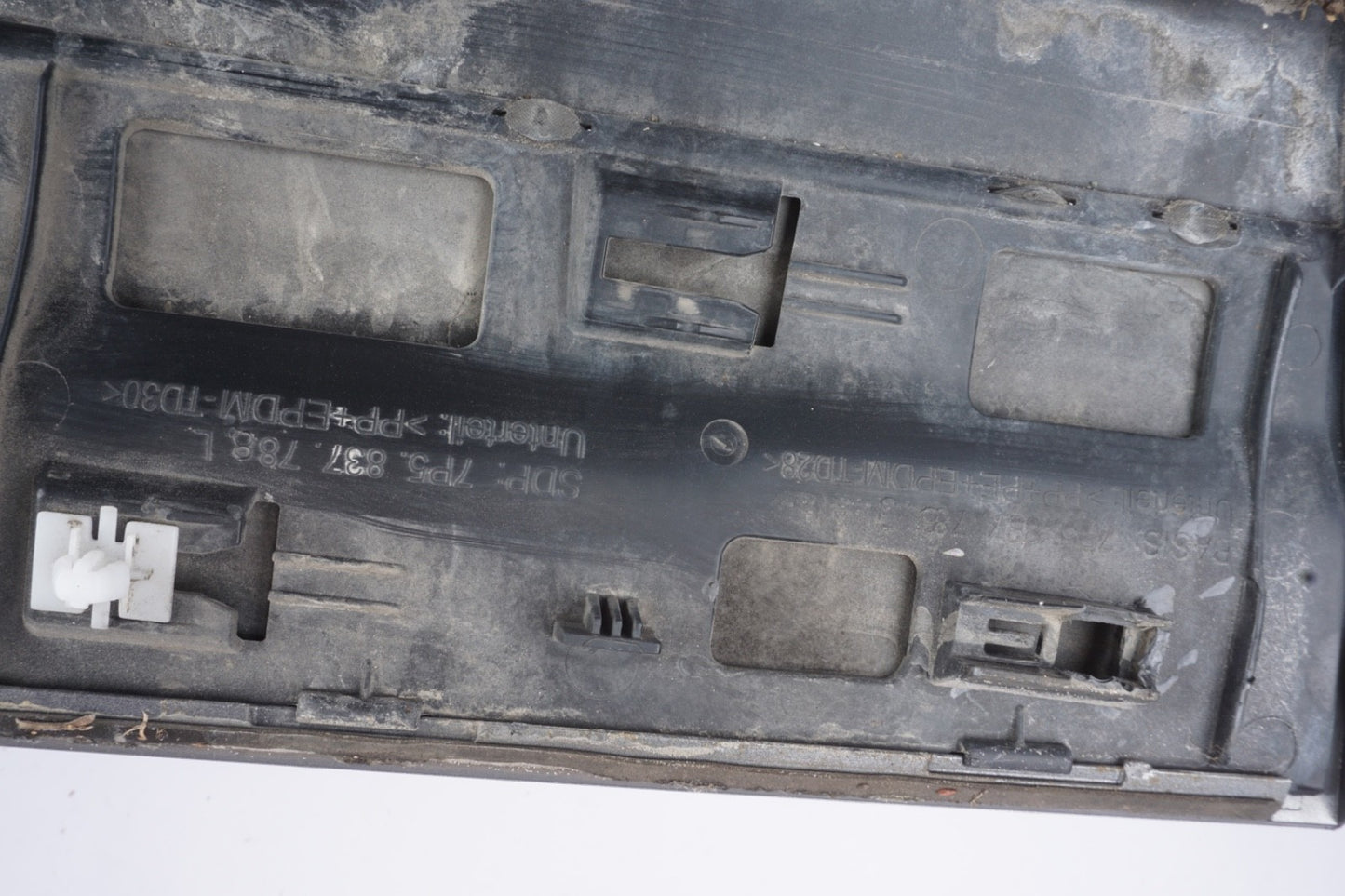 2011 - 2018 PORSCHE CAYENNE - Front Right Lower DOOR Molding / Blade 7P5837788L