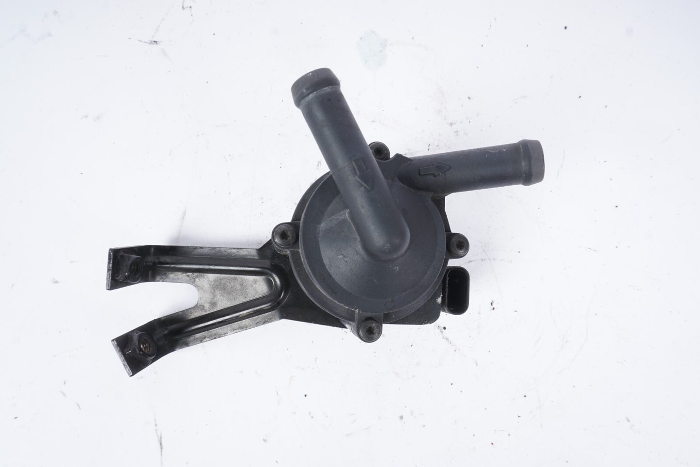 2012-2018 BMW 650I 550i 750i Auxiliary Water Pump 11517629916 OEM
