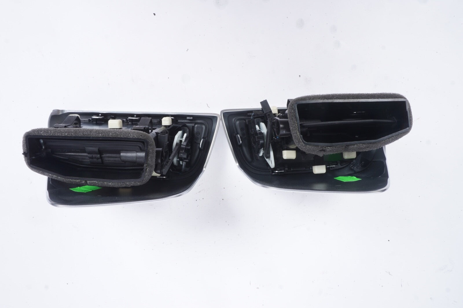 2011-2018 PORSCHE CAYENNE REAR LEFT RIGHT CENTER CONSOLE VENT TRIM 7P5819203B