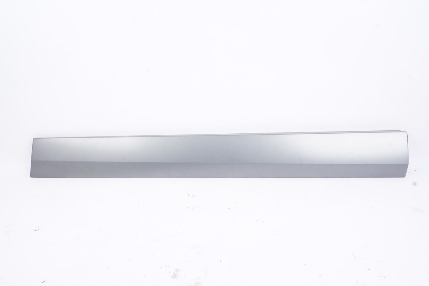 2018 - 2023 BMW X2 - Front Right Lower DOOR Blade / Molding (M) 8069196