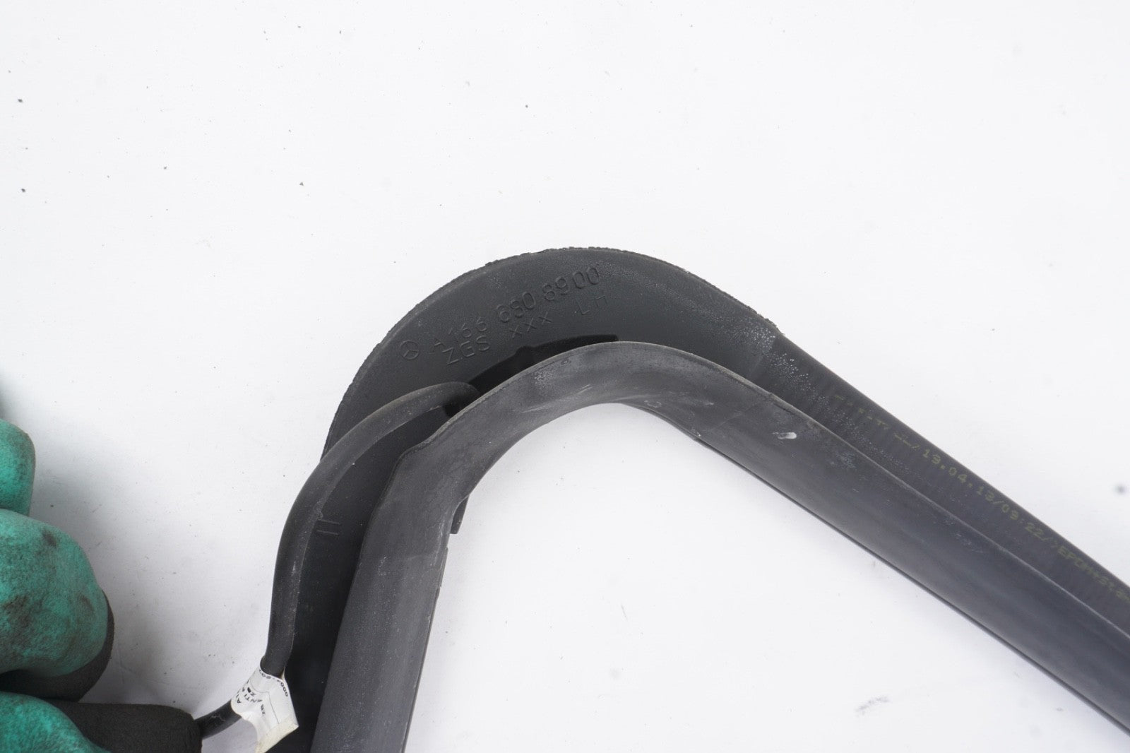 2013 - 2016 Mercedes GL450 X166 Rear Left Quarter Glass Weatherstrip Seal OEM