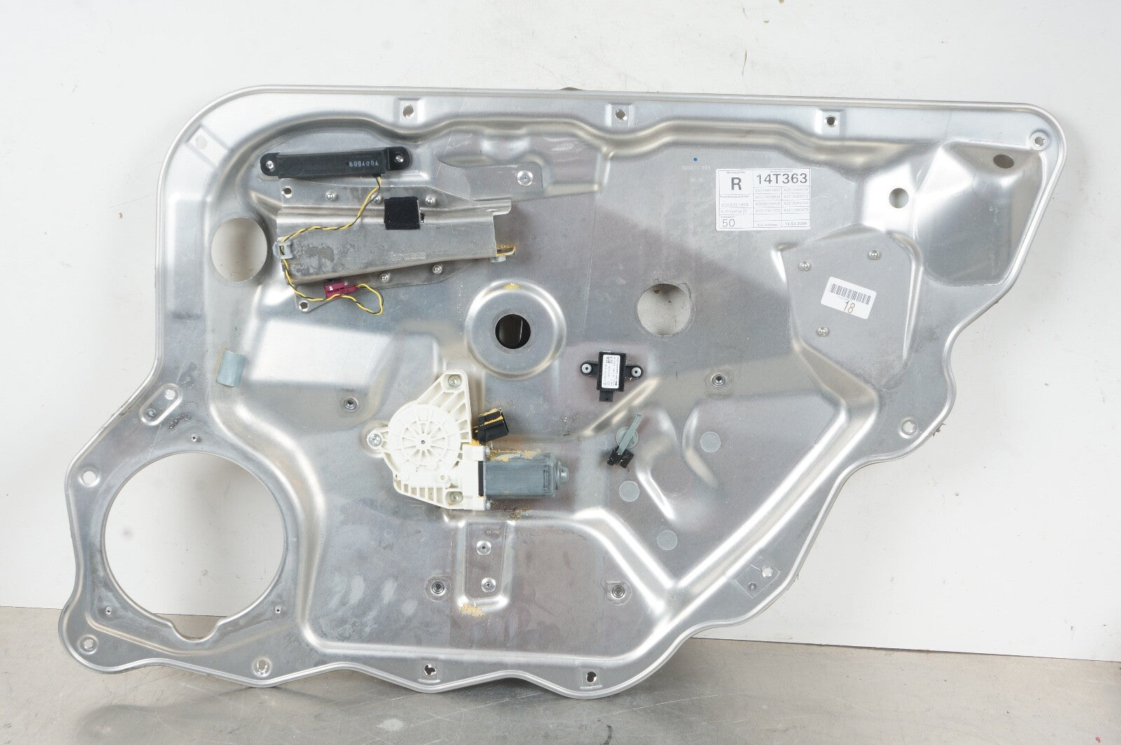 2007 - 2013 MERCEDES S400 S550 REAR RIGHT PASSENGER DOOR WINDOW REGULATOR MOTOR