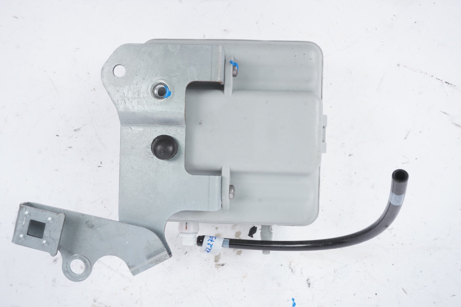 2012 - 2017 OEM Mercedes W222 S550 S600 E63 Vacuum Valve Pump Control Unit