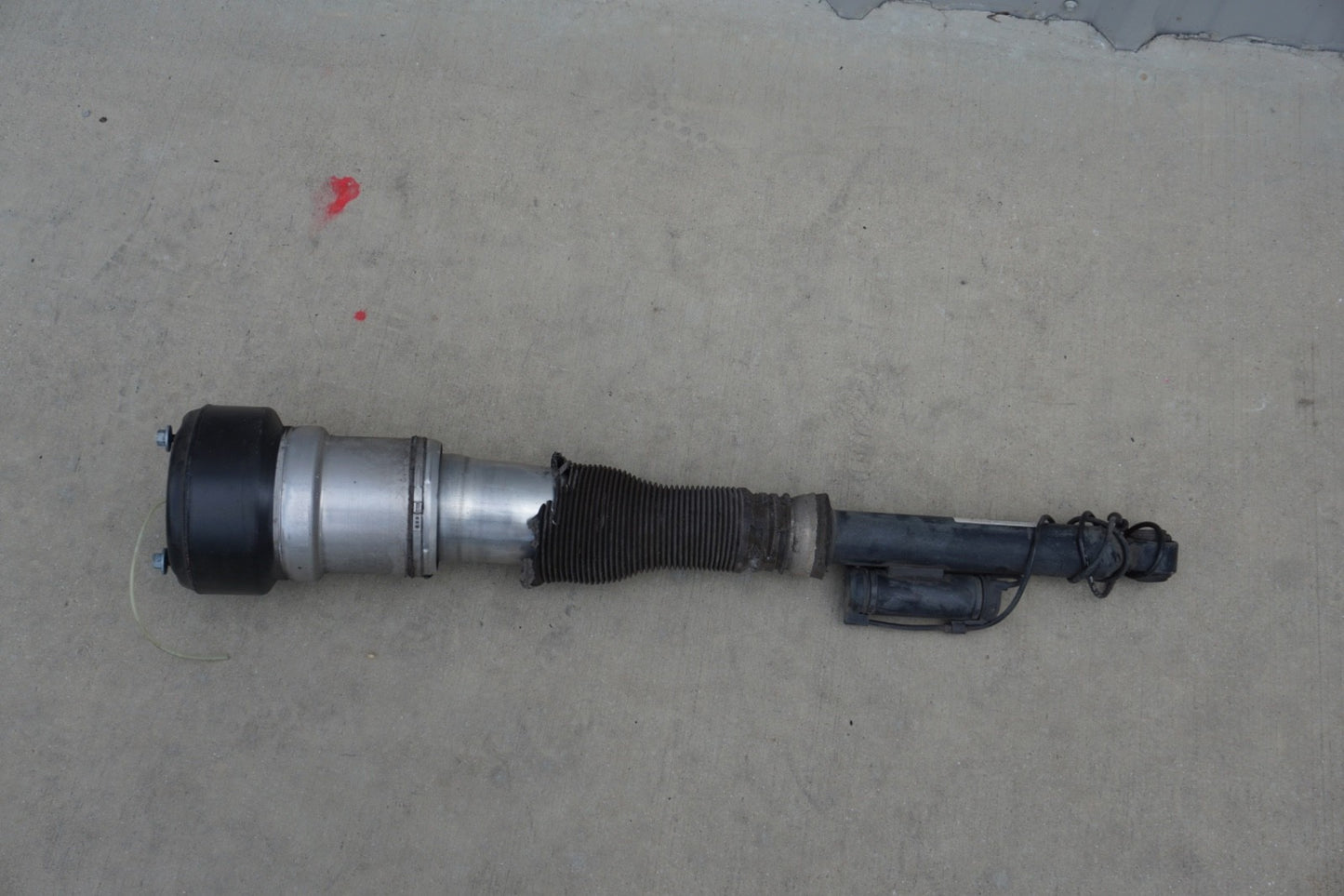 07-13 Mercedes W221 S550 CL550 Rear Left Air Suspension Shock Strut Airmatic OEM