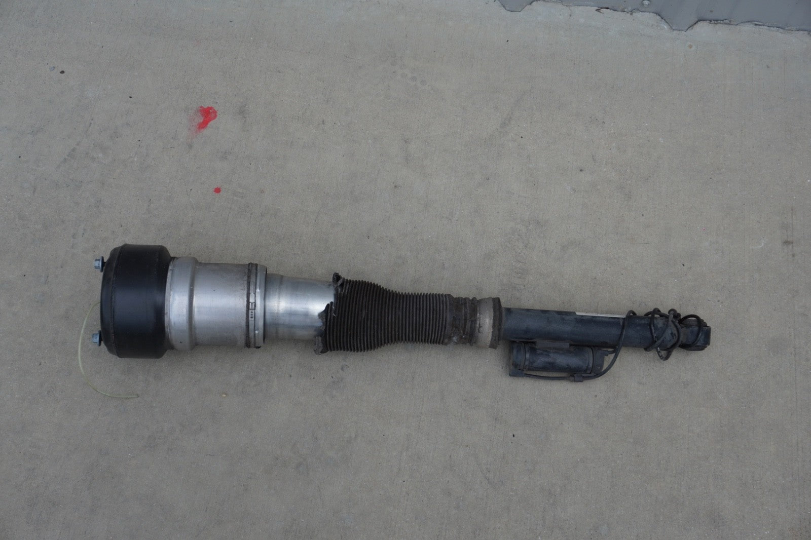 07-13 Mercedes W221 S550 CL550 Rear Left Air Suspension Shock Strut Airmatic OEM